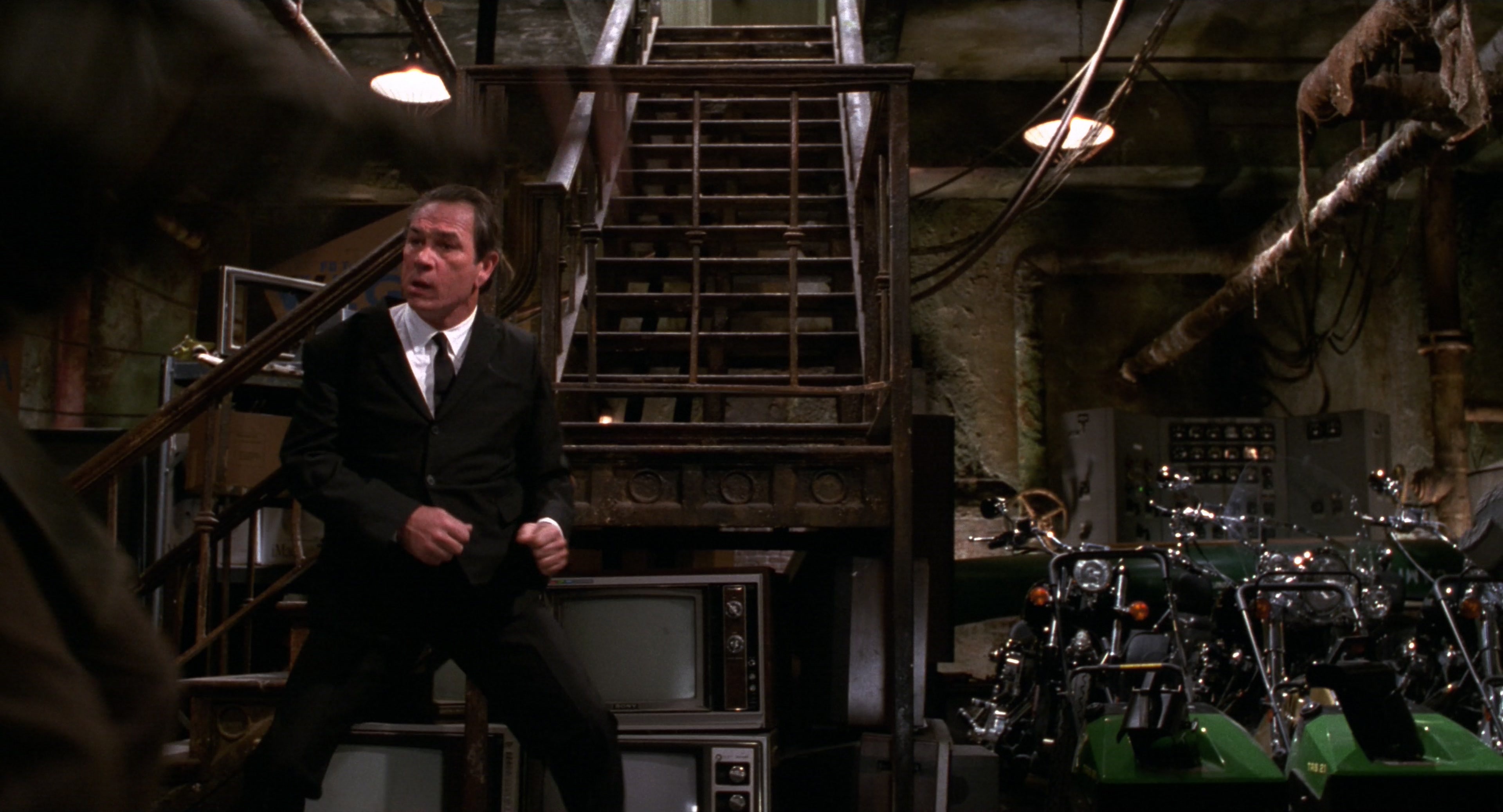Men in Black II (2002), wide, 1.85:1 — film still