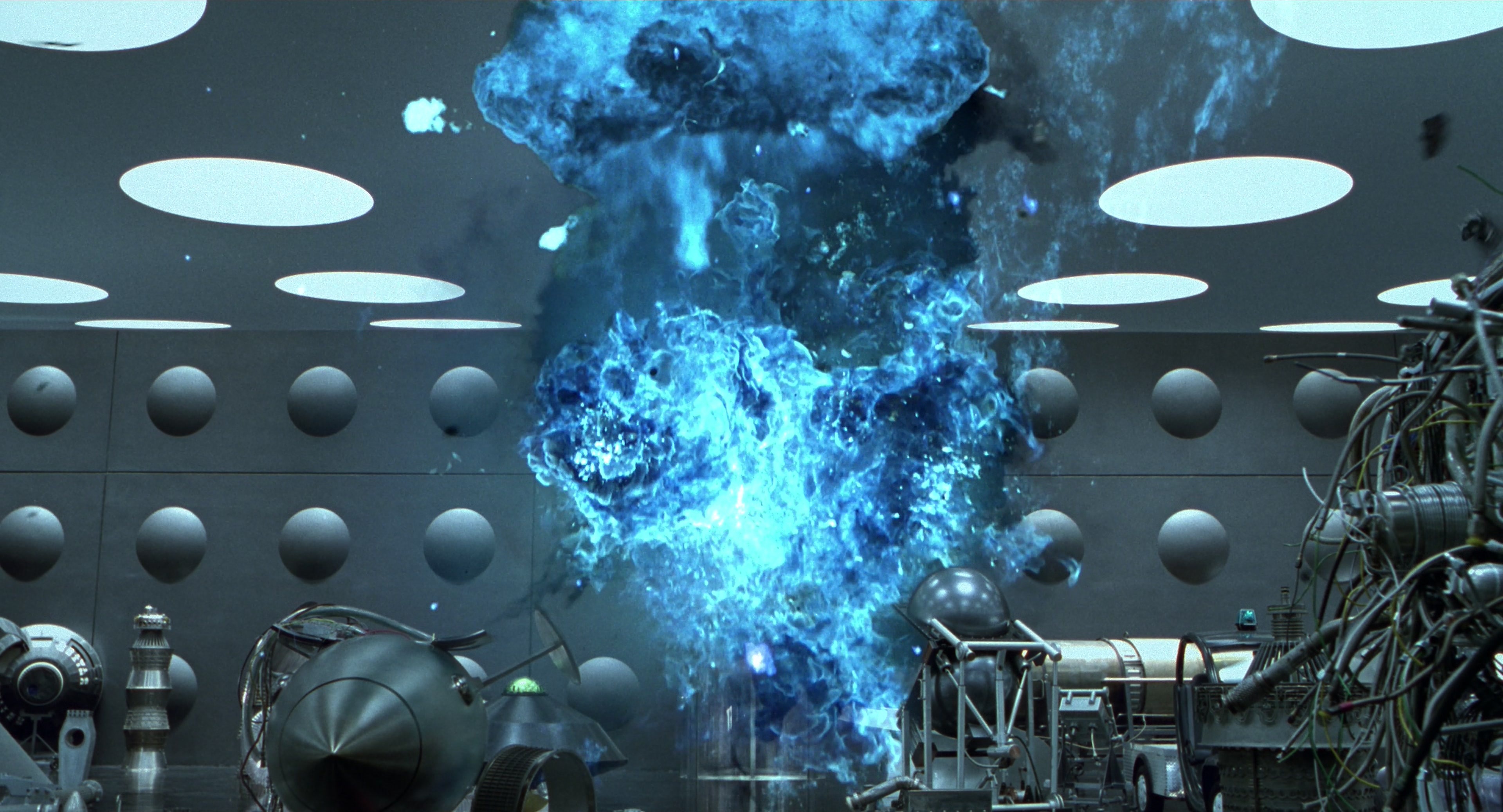 Men in Black II (2002), wide, 1.85:1 — film still