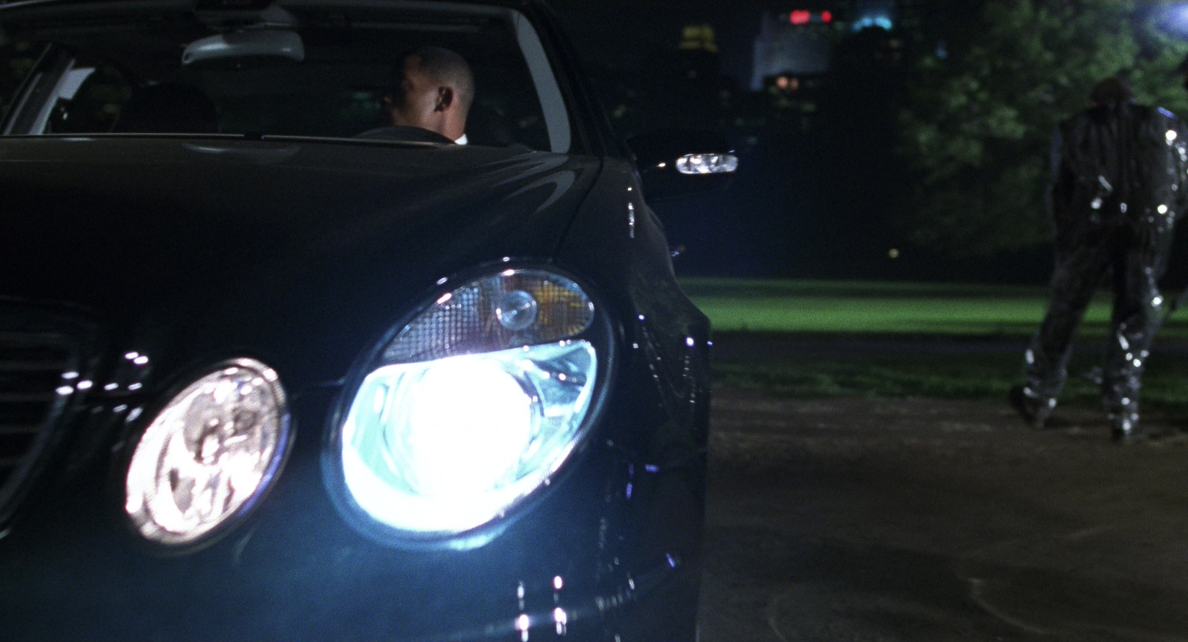 Men in Black II (2002), wide, 1.85:1 — film still
