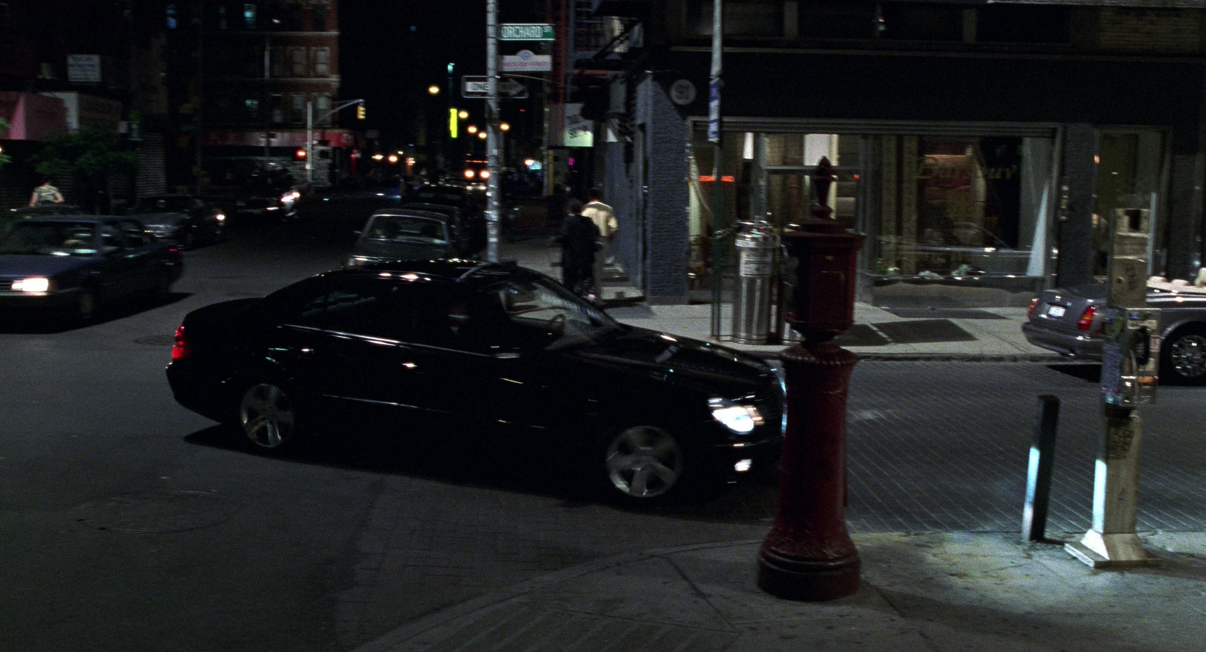 Men in Black II (2002), wide, 1.85:1 — film still