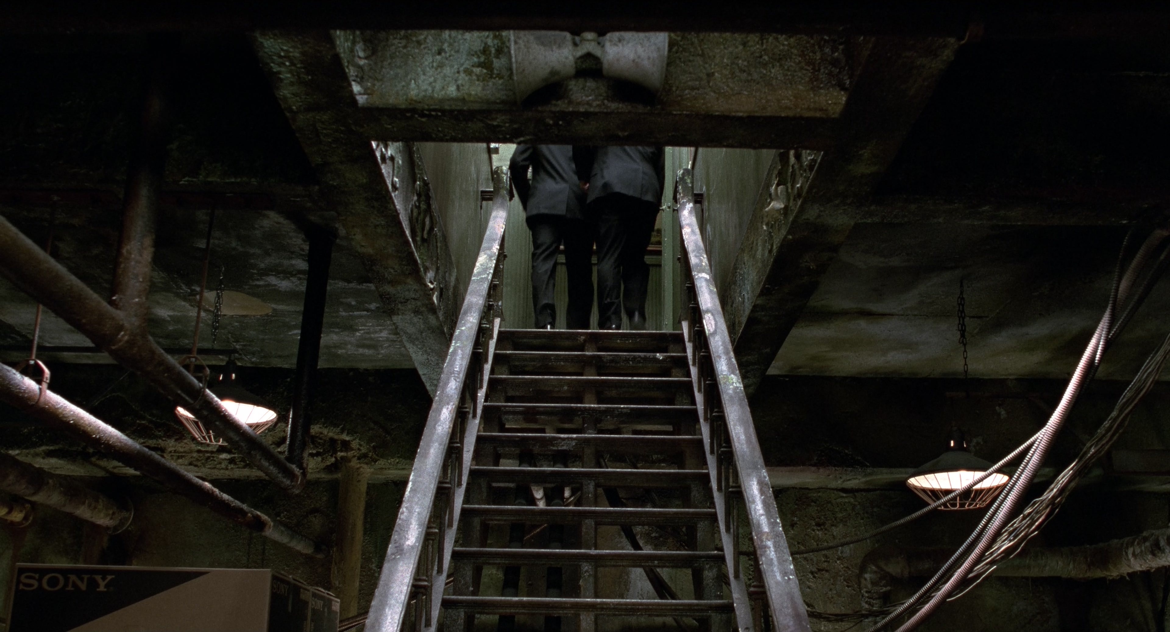 Men in Black II (2002), wide, 1.85:1 — film still