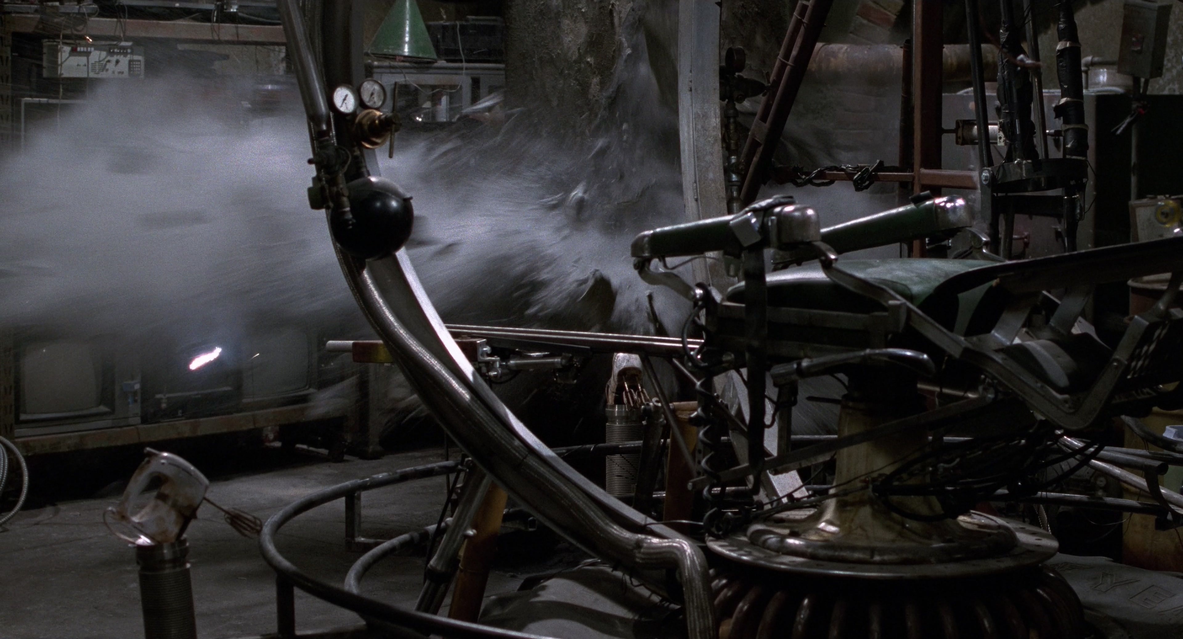 Men in Black II (2002), wide, 1.85:1 — film still
