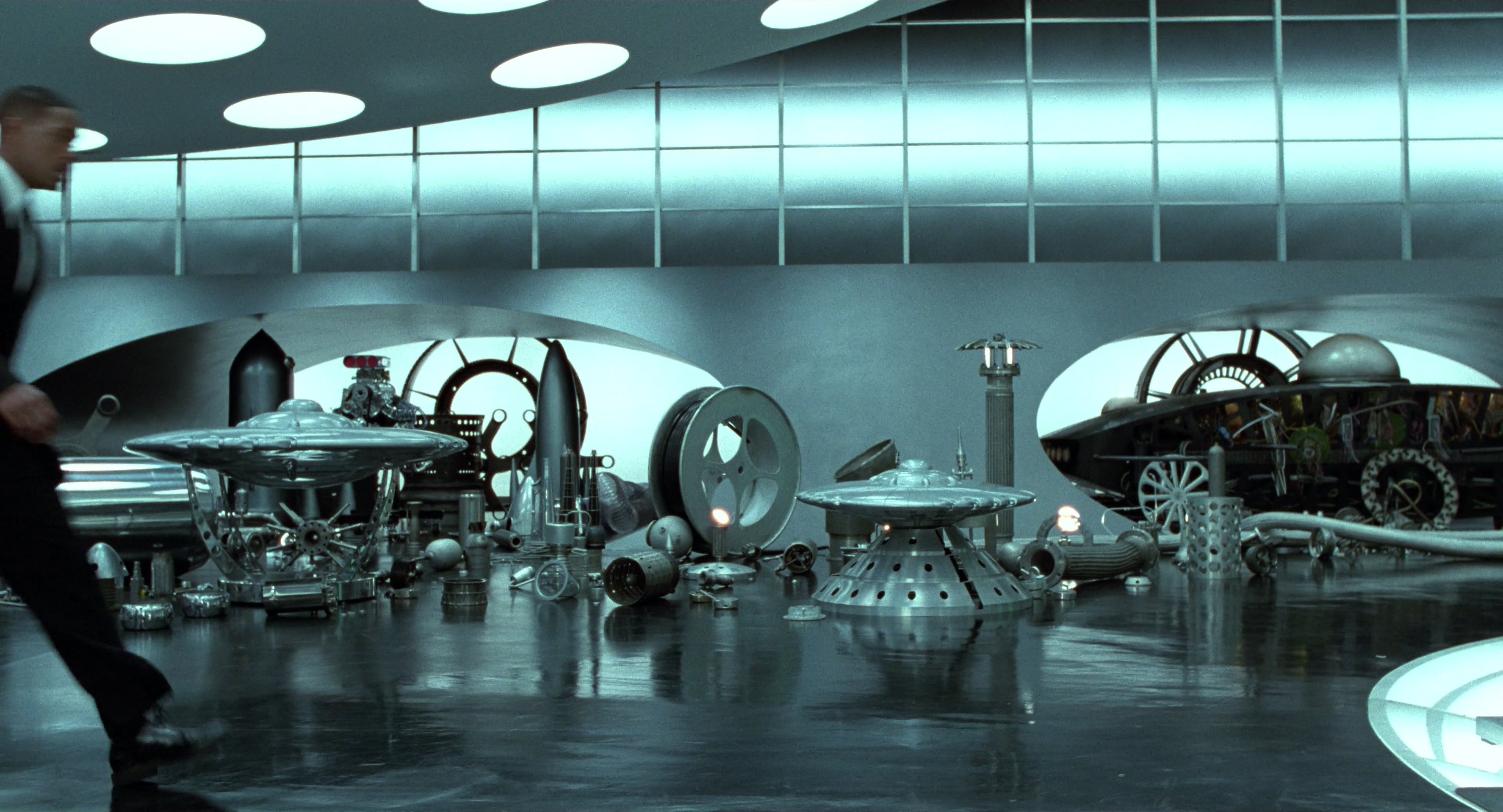 Men in Black II (2002), wide, 1.85:1 — film still