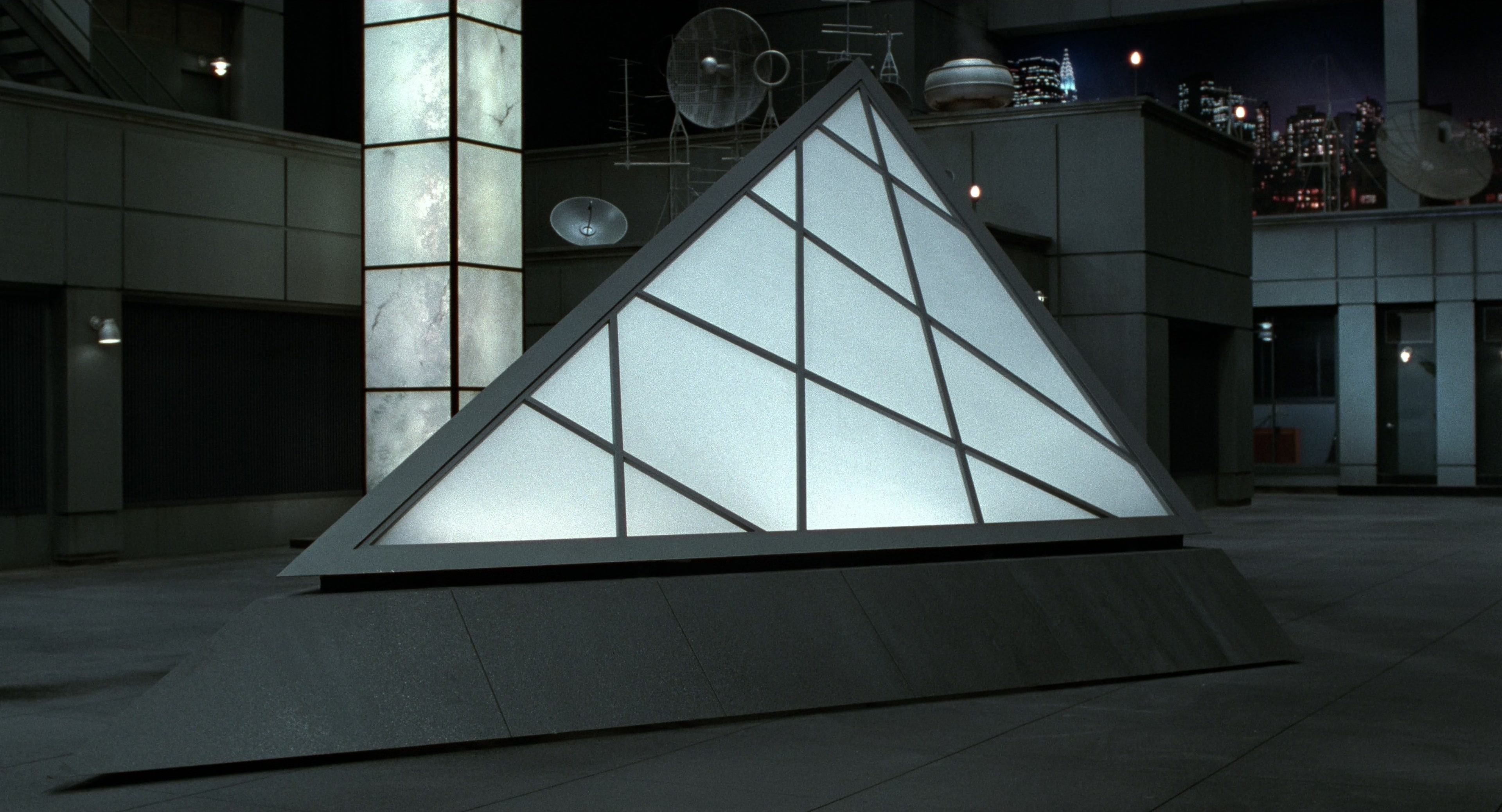 Men in Black II (2002), wide, 1.85:1 — film still
