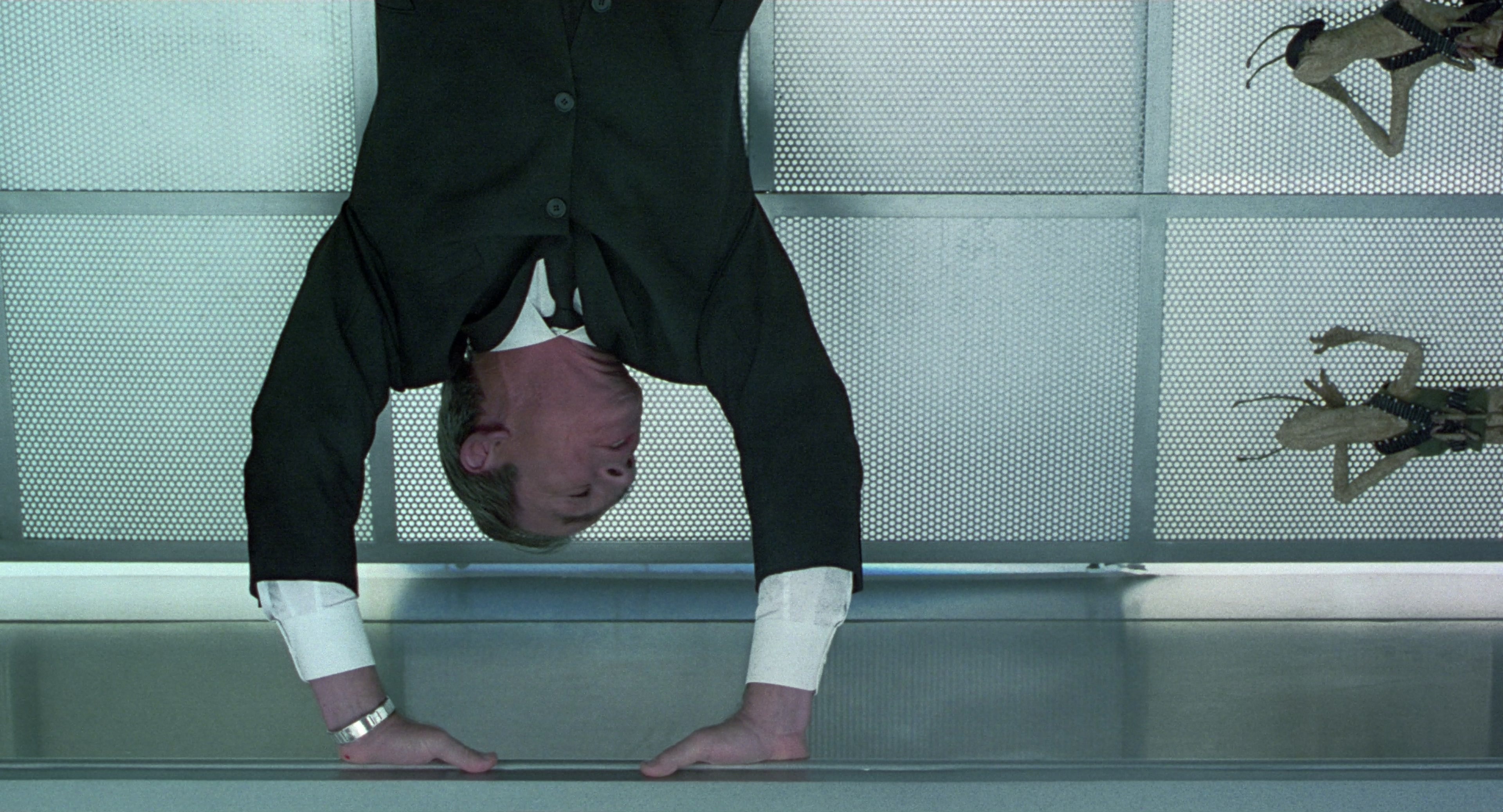 Men in Black II (2002), wide, 1.85:1 — film still