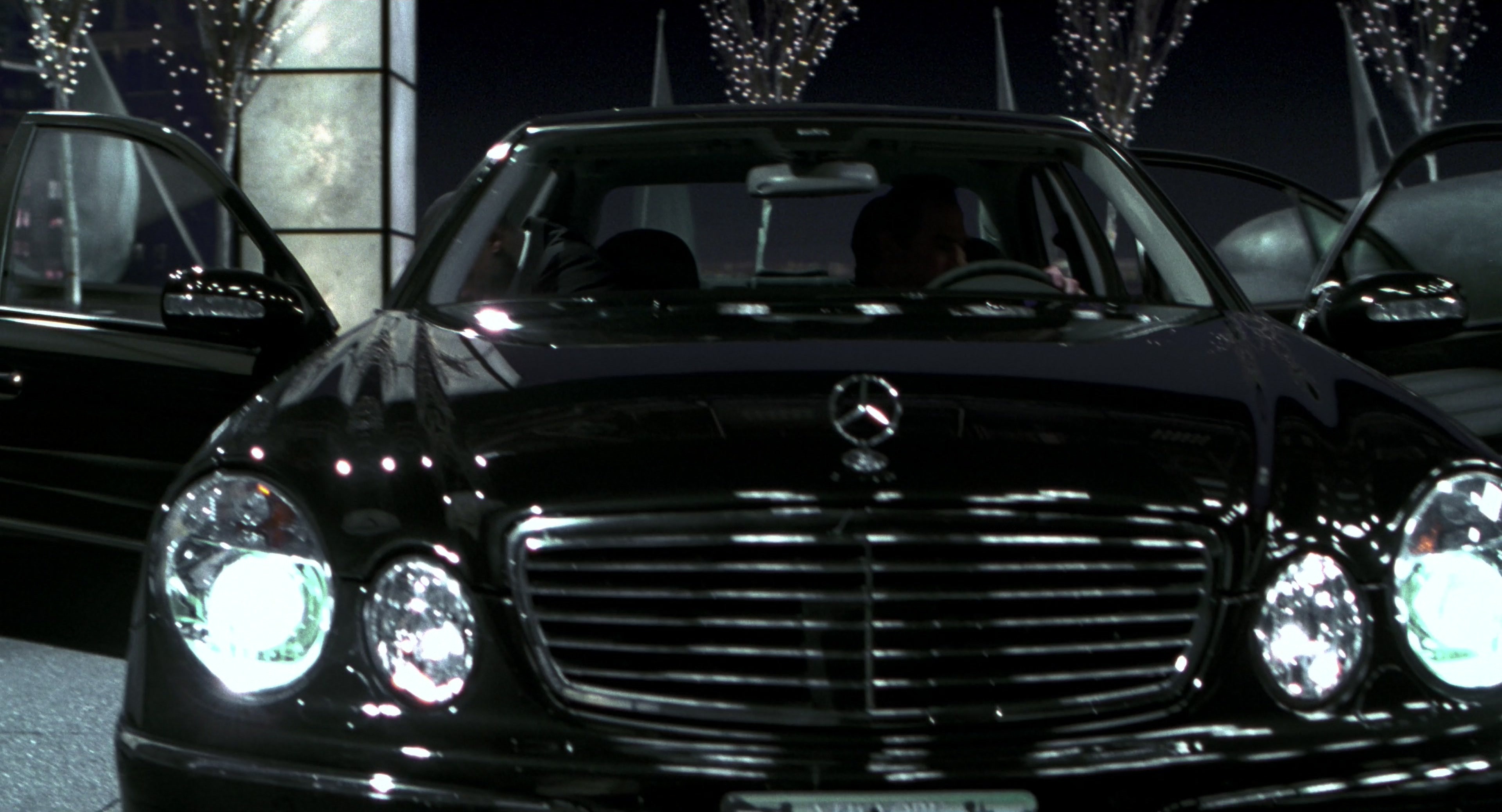 Men in Black II (2002), wide, 1.85:1 — film still