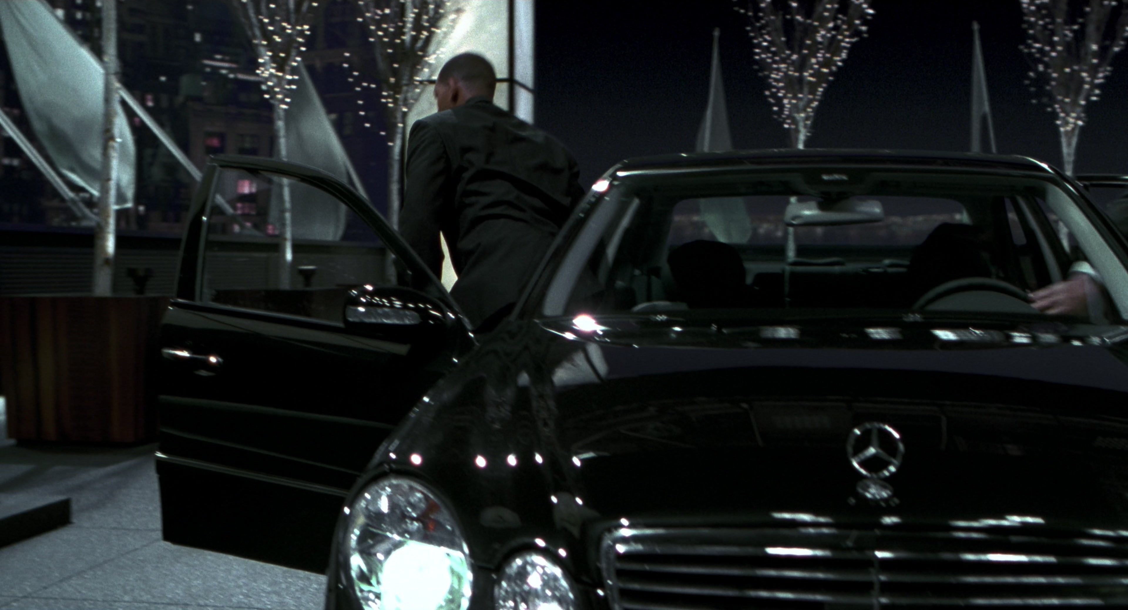Men in Black II (2002), wide, 1.85:1 — film still