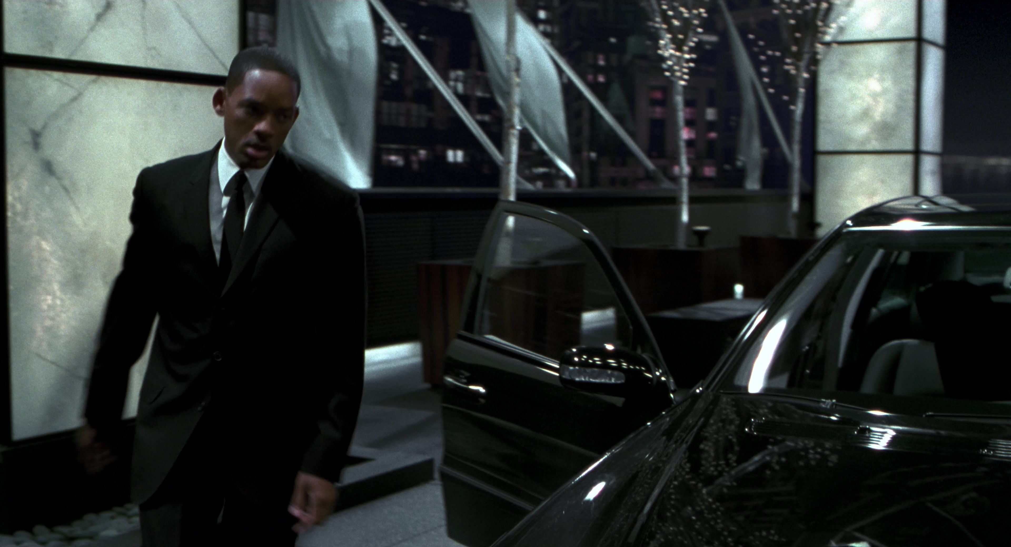 Men in Black II (2002), wide, 1.85:1 — film still