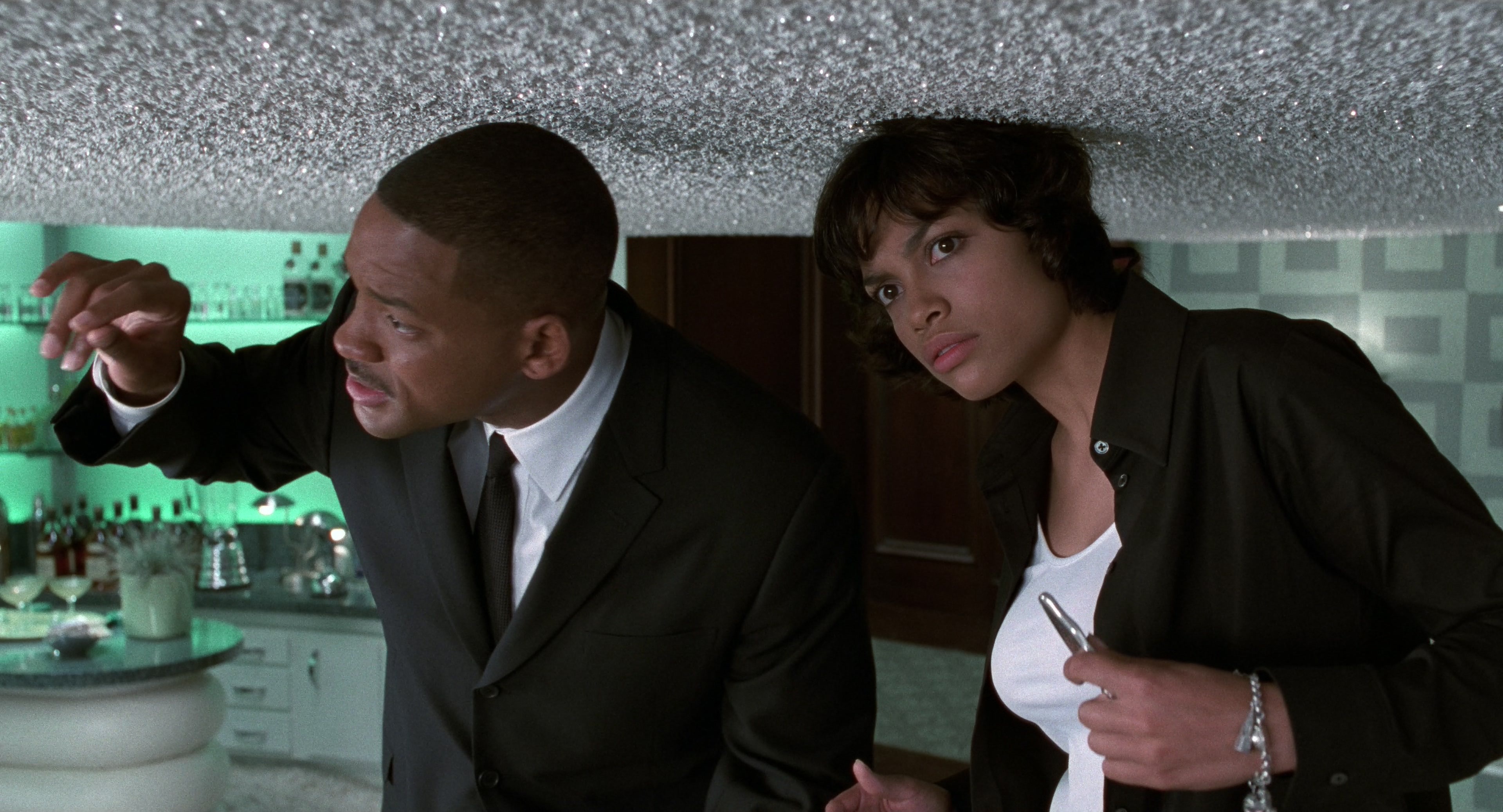 Men in Black II (2002), wide, 1.85:1 — film still