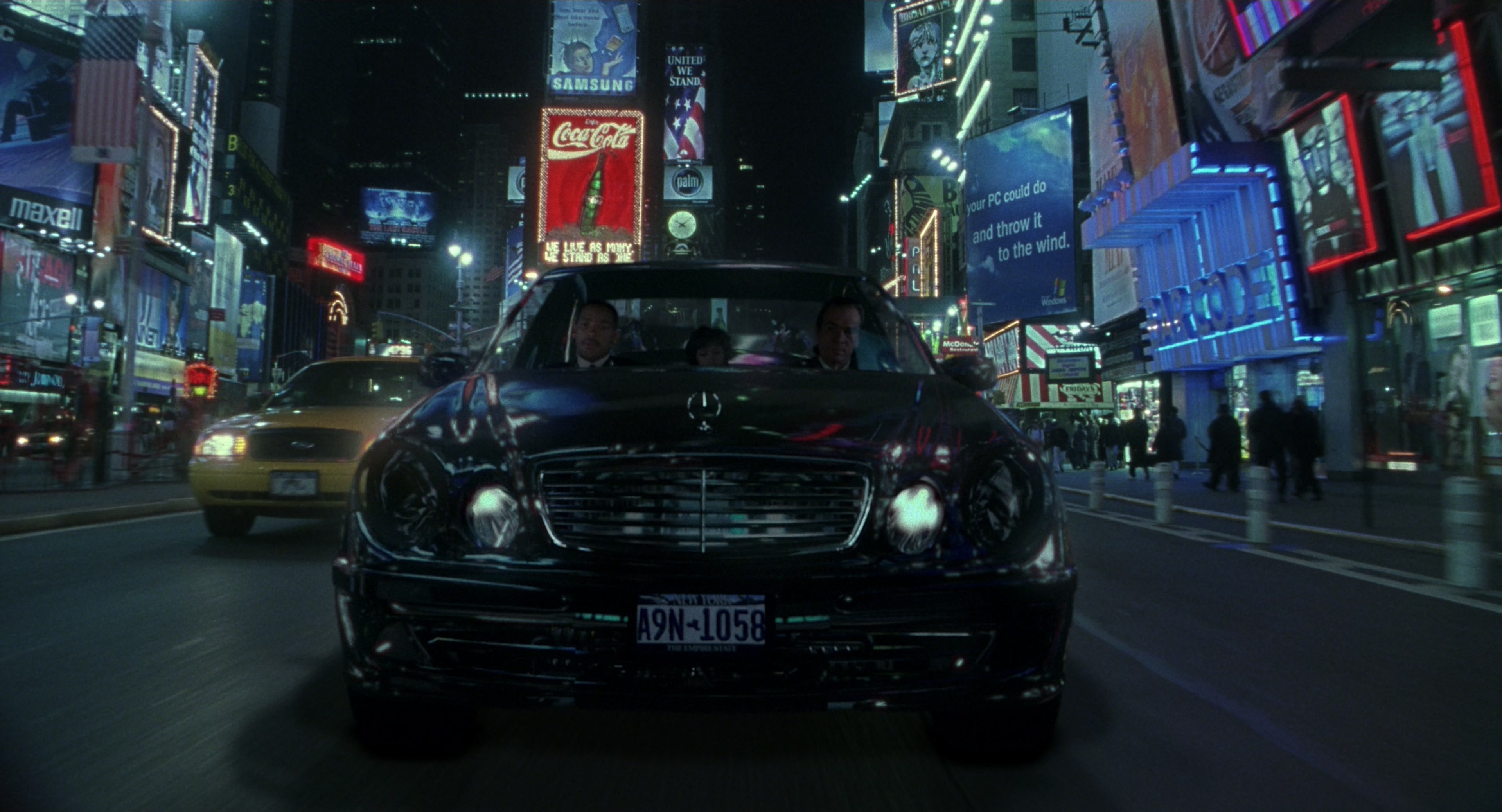 Men in Black II (2002), wide, 1.85:1 — film still