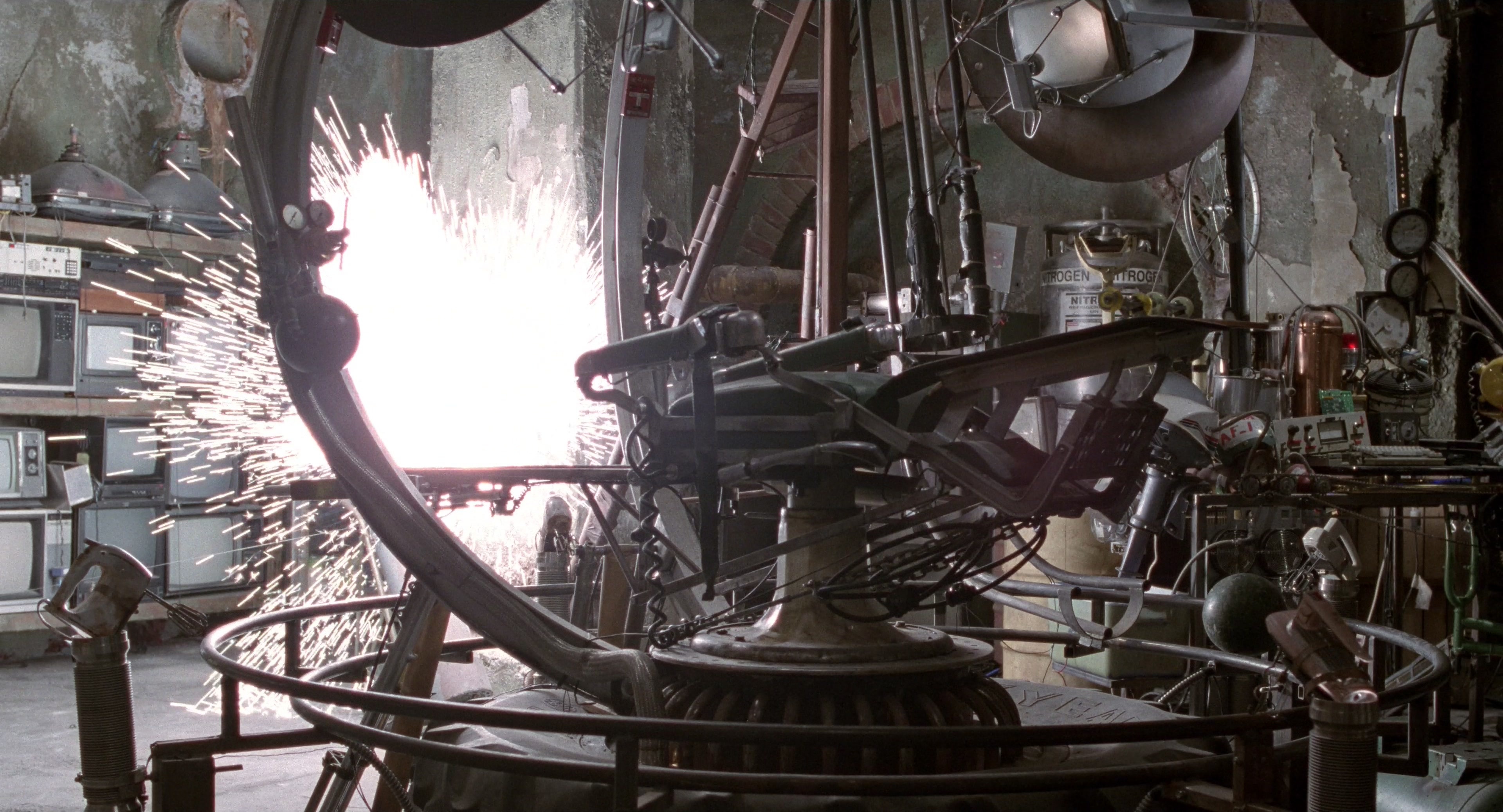 Men in Black II (2002), wide, 1.85:1 — film still