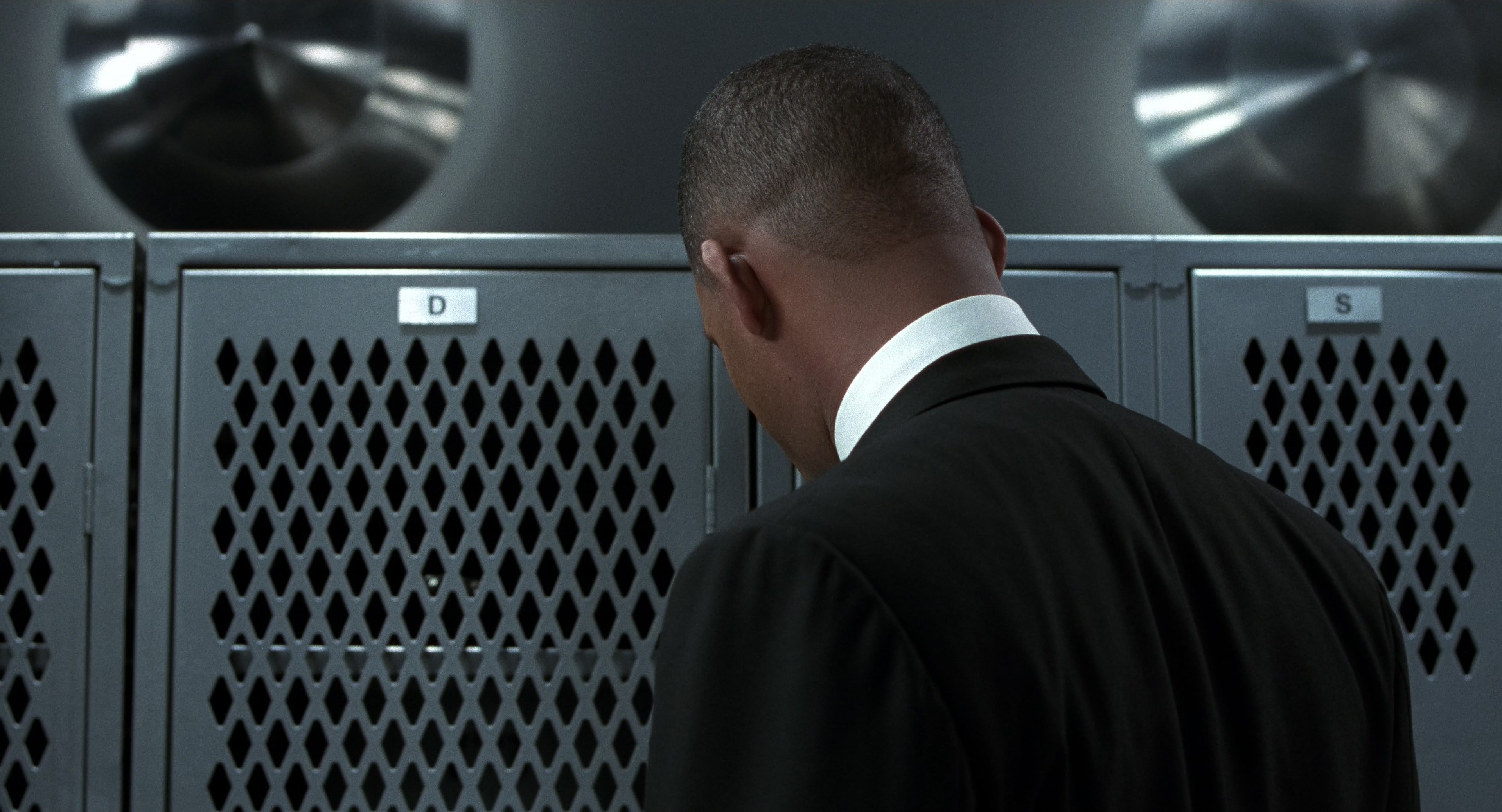 Men in Black II (2002), wide, 1.85:1 — film still