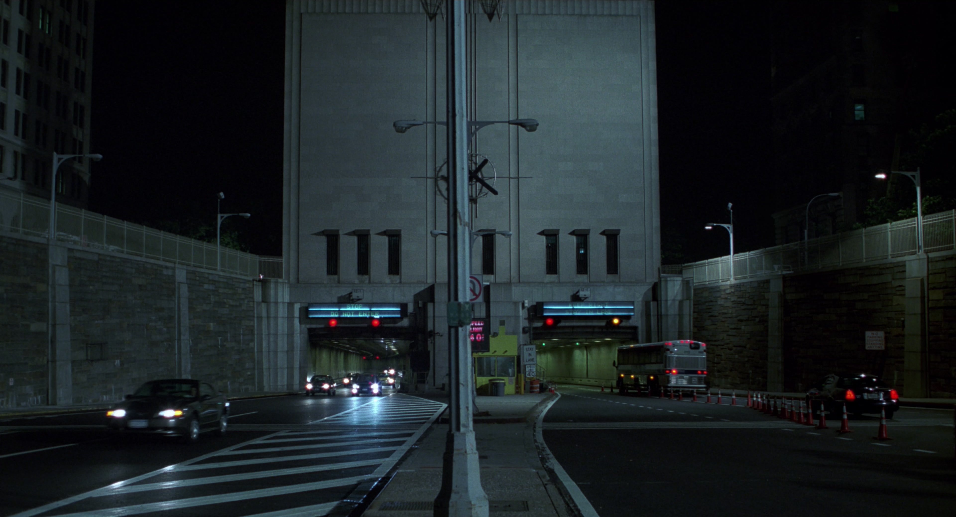 Men in Black II (2002), wide, 1.85:1 — film still