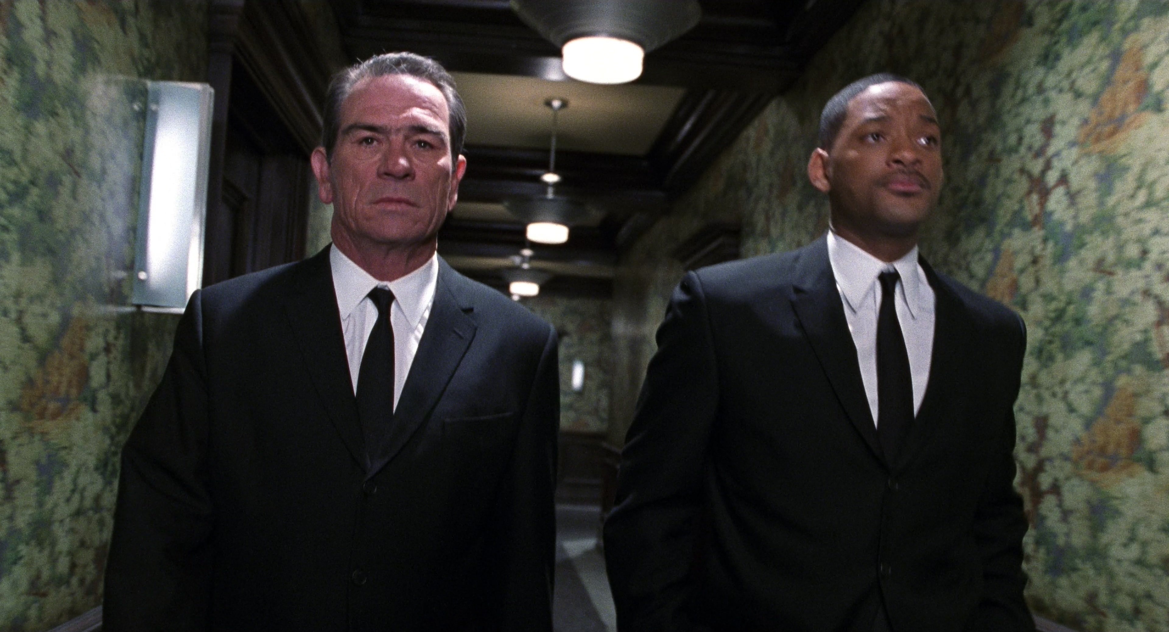 Men in Black II (2002), wide, 1.85:1 — film still