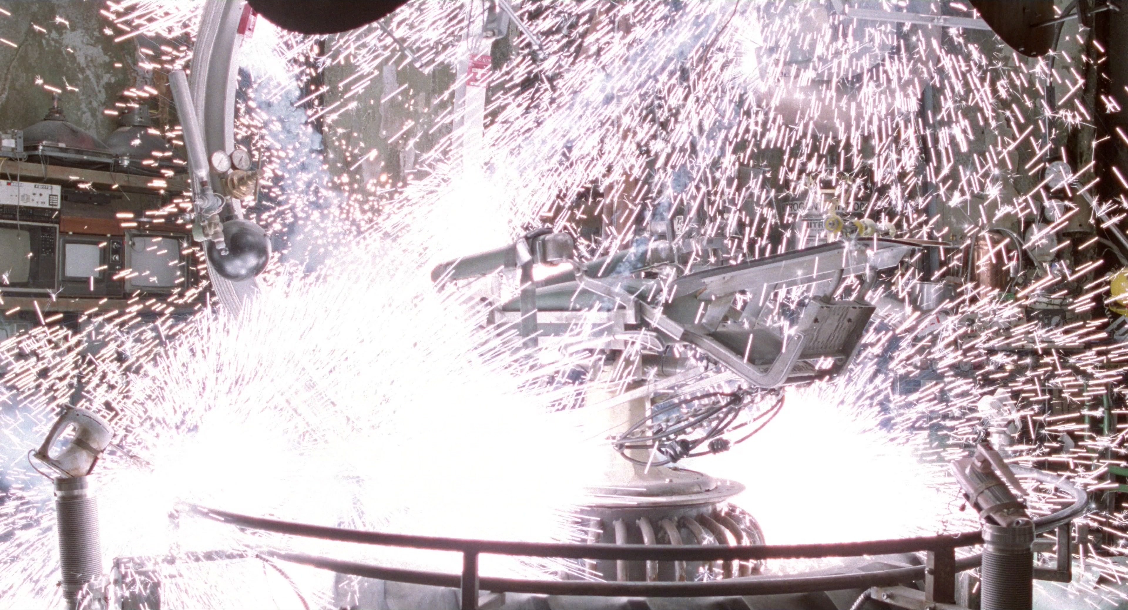 Men in Black II (2002), wide, 1.85:1 — film still