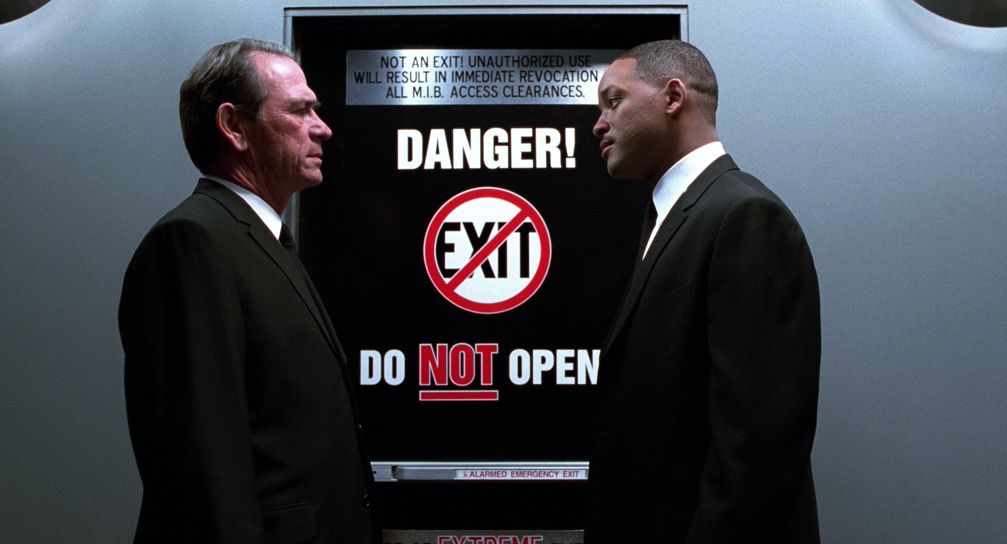 Men in Black II (2002), wide, 1.85:1 — film still