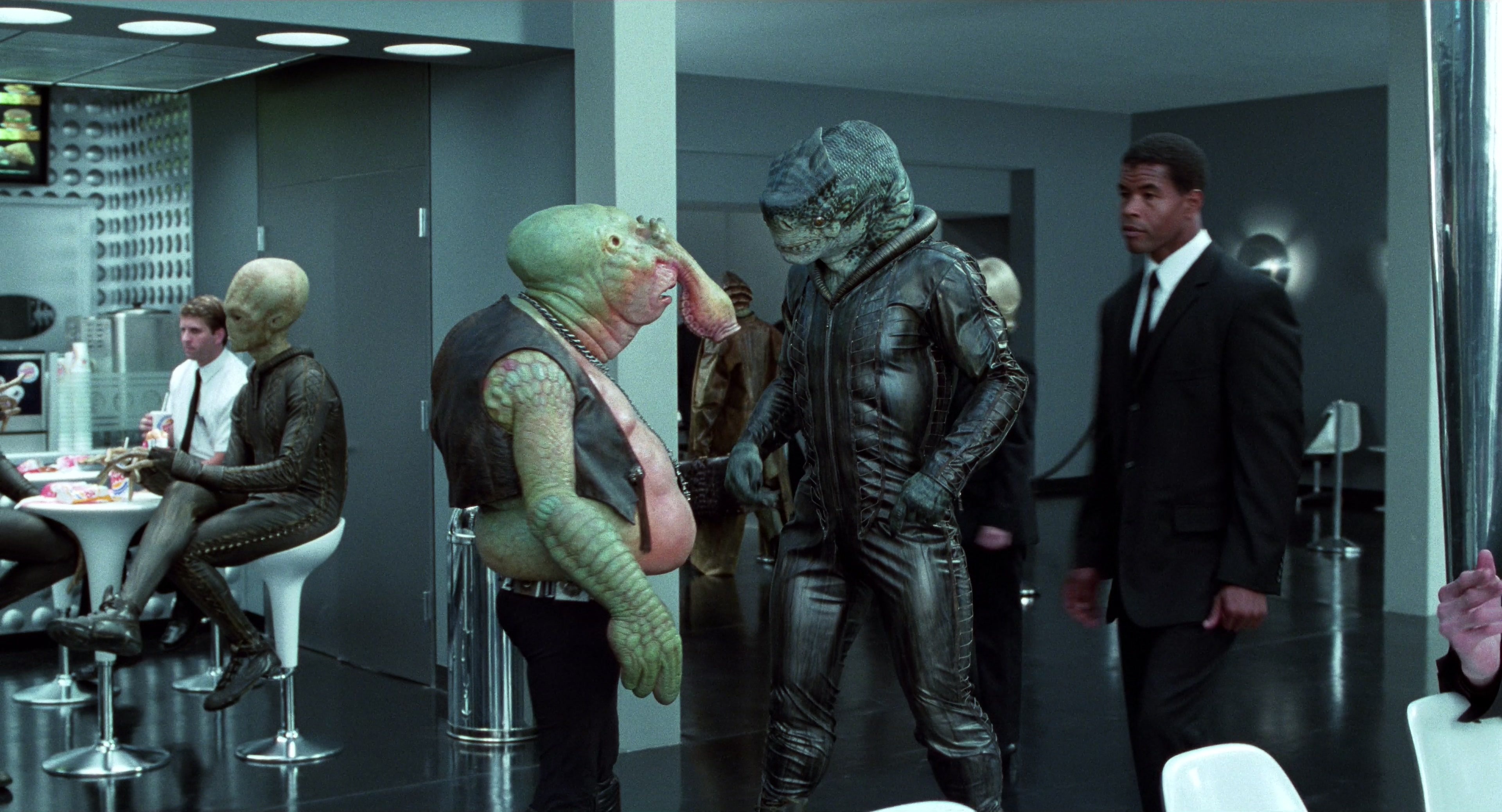 Men in Black II (2002), wide, 1.85:1 — film still