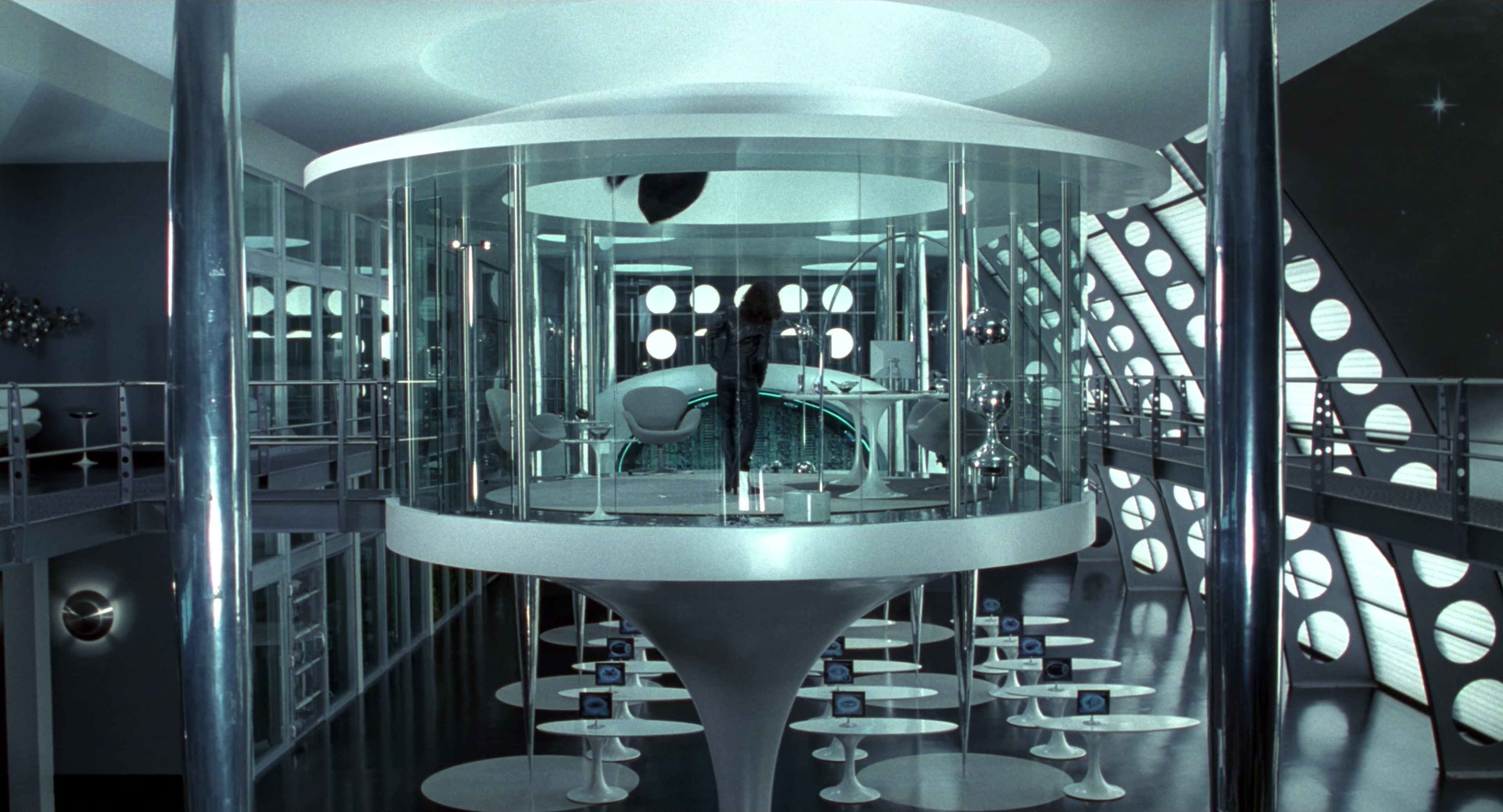Men in Black II (2002), wide, 1.85:1 — film still