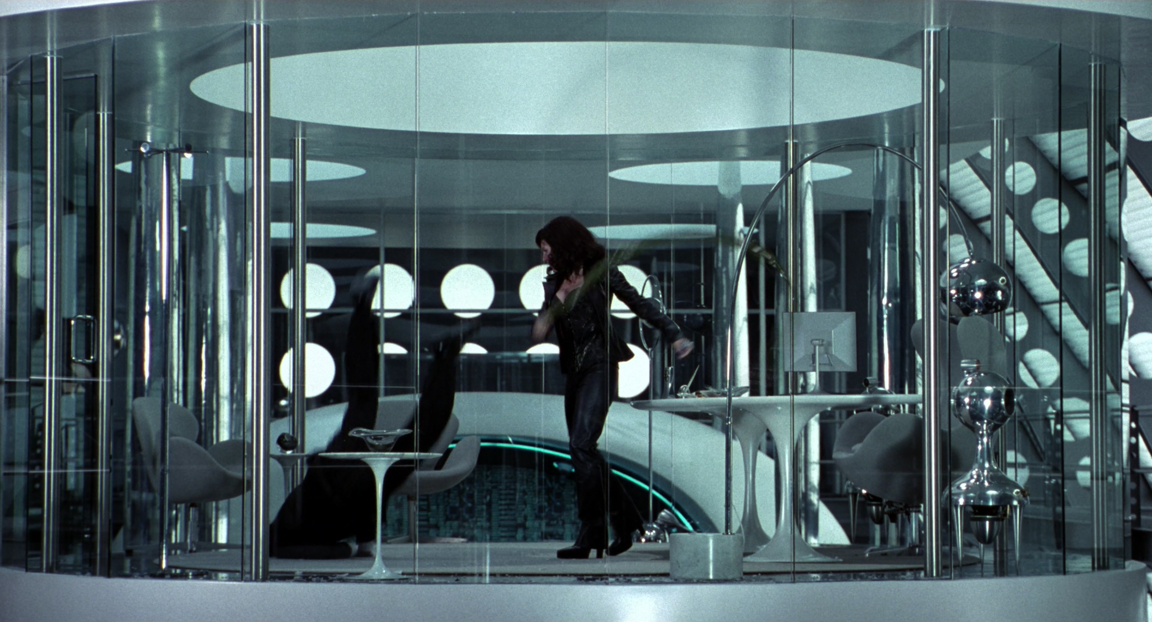 Men in Black II (2002), wide, 1.85:1 — film still