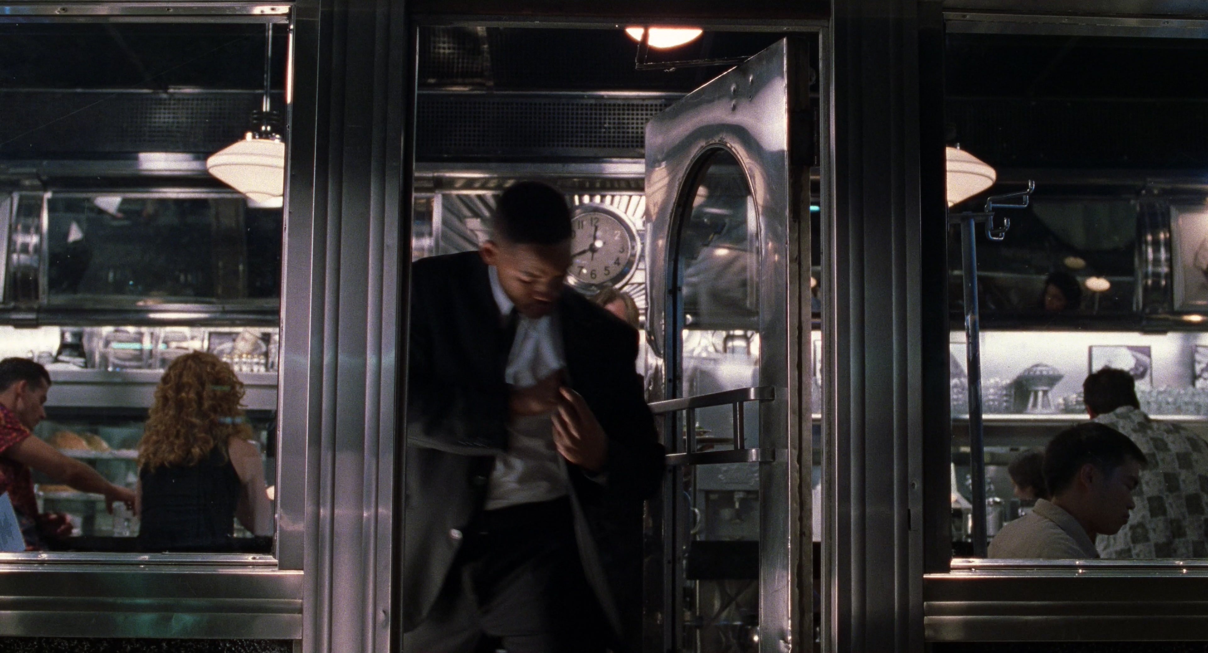 Men in Black II (2002), wide, 1.85:1 — film still