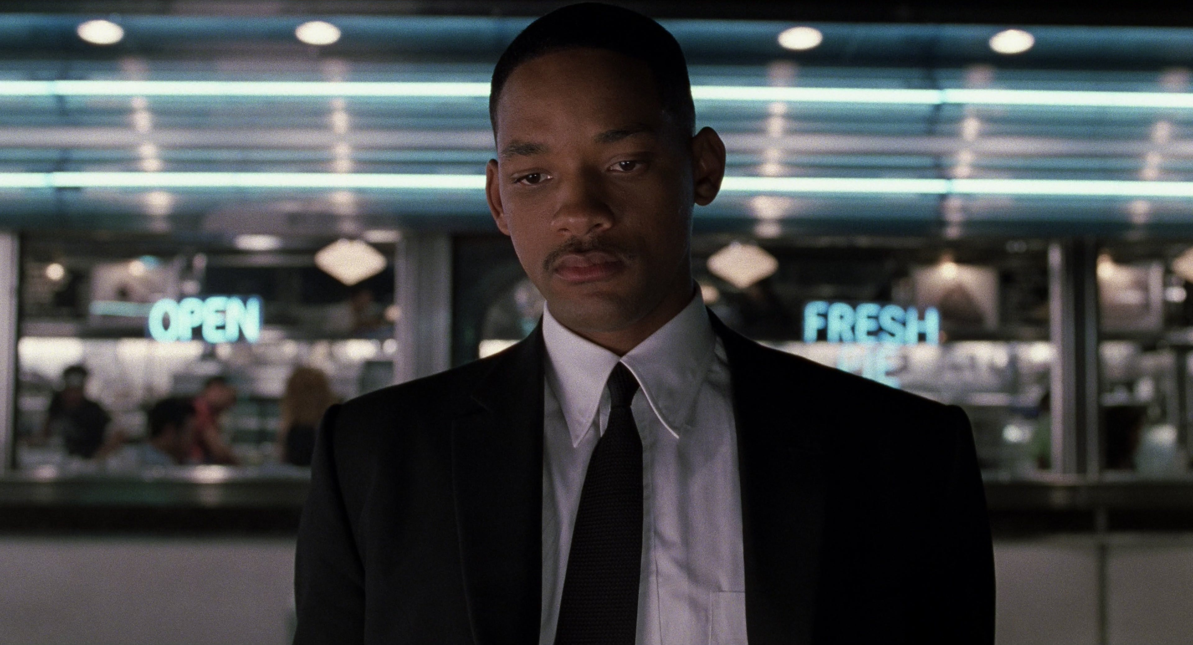 Men in Black II (2002), wide, 1.85:1 — film still