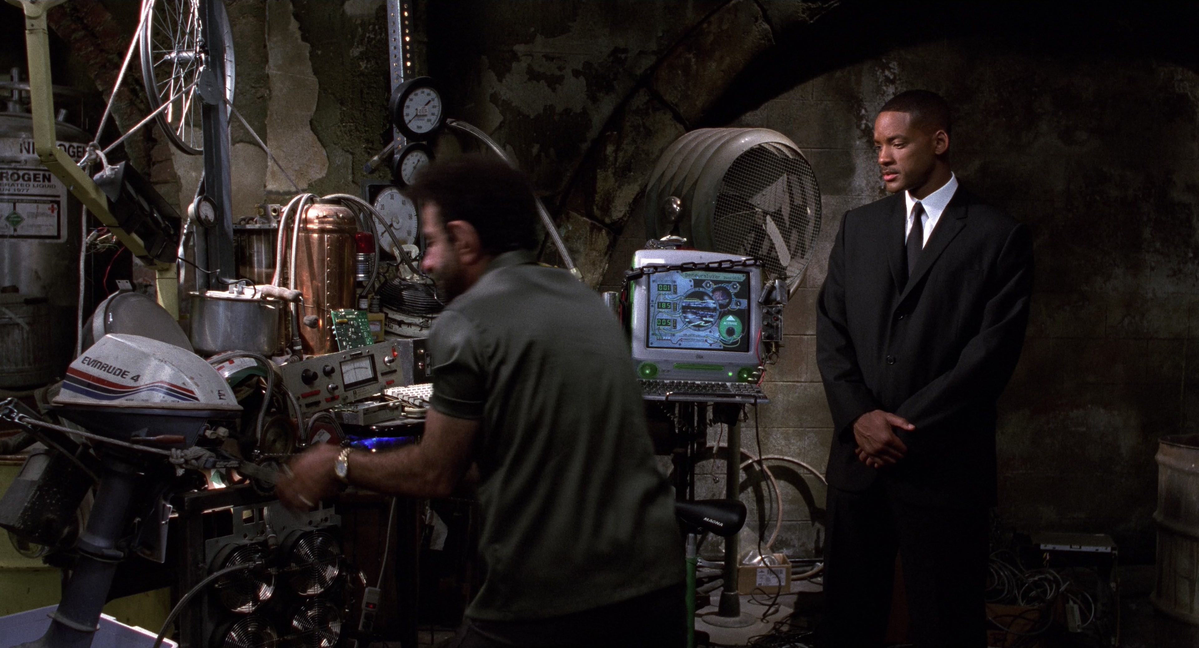 Men in Black II (2002), wide, 1.85:1 — film still