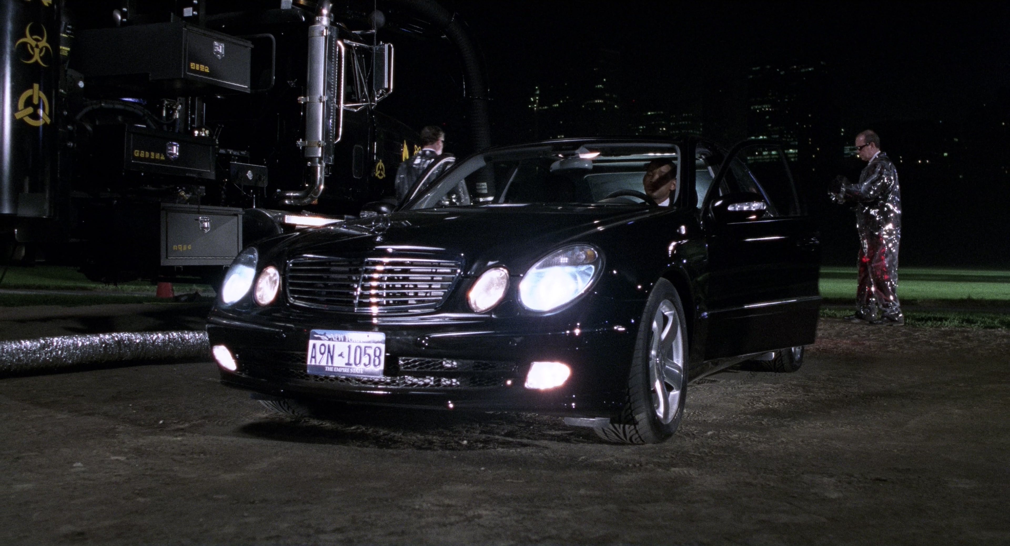 Men in Black II (2002), wide, 1.85:1 — film still