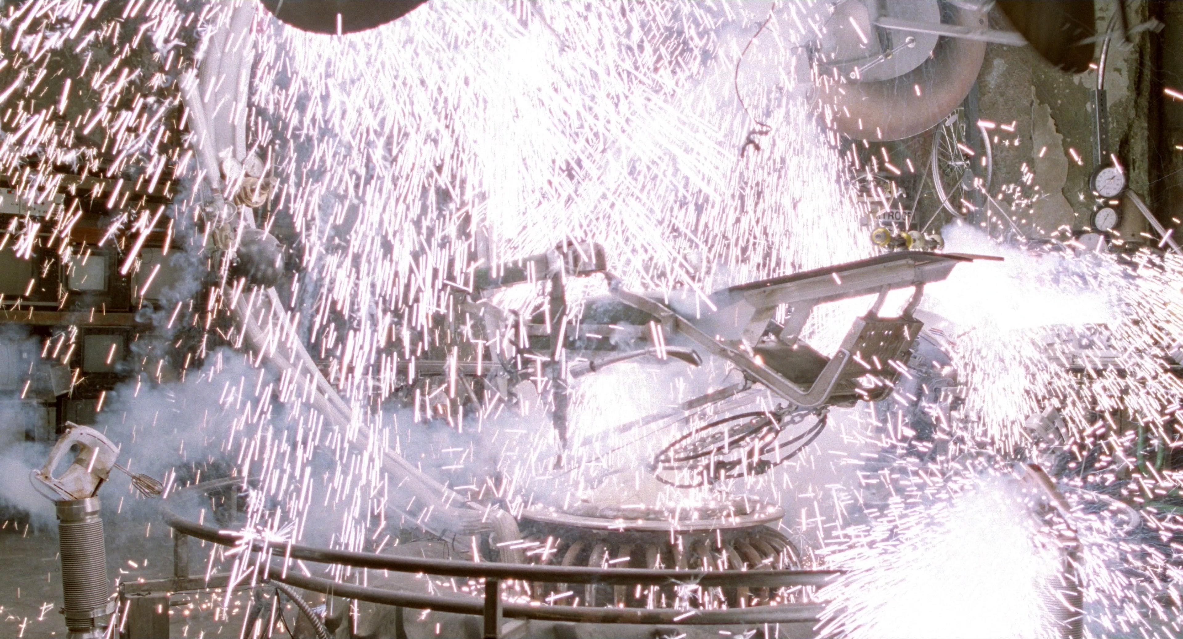 Men in Black II (2002), wide, 1.85:1 — film still