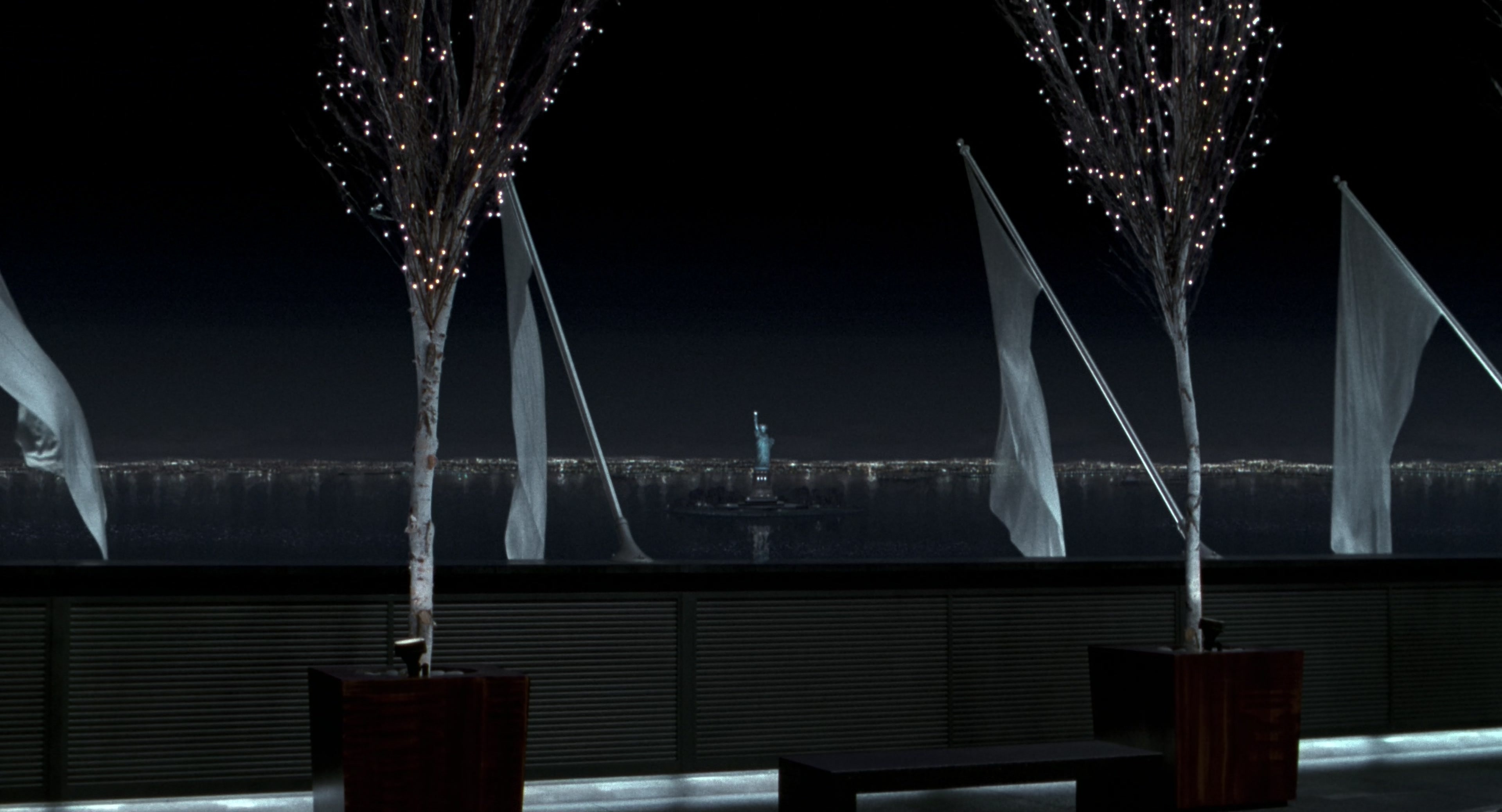 Men in Black II (2002), wide, 1.85:1 — film still