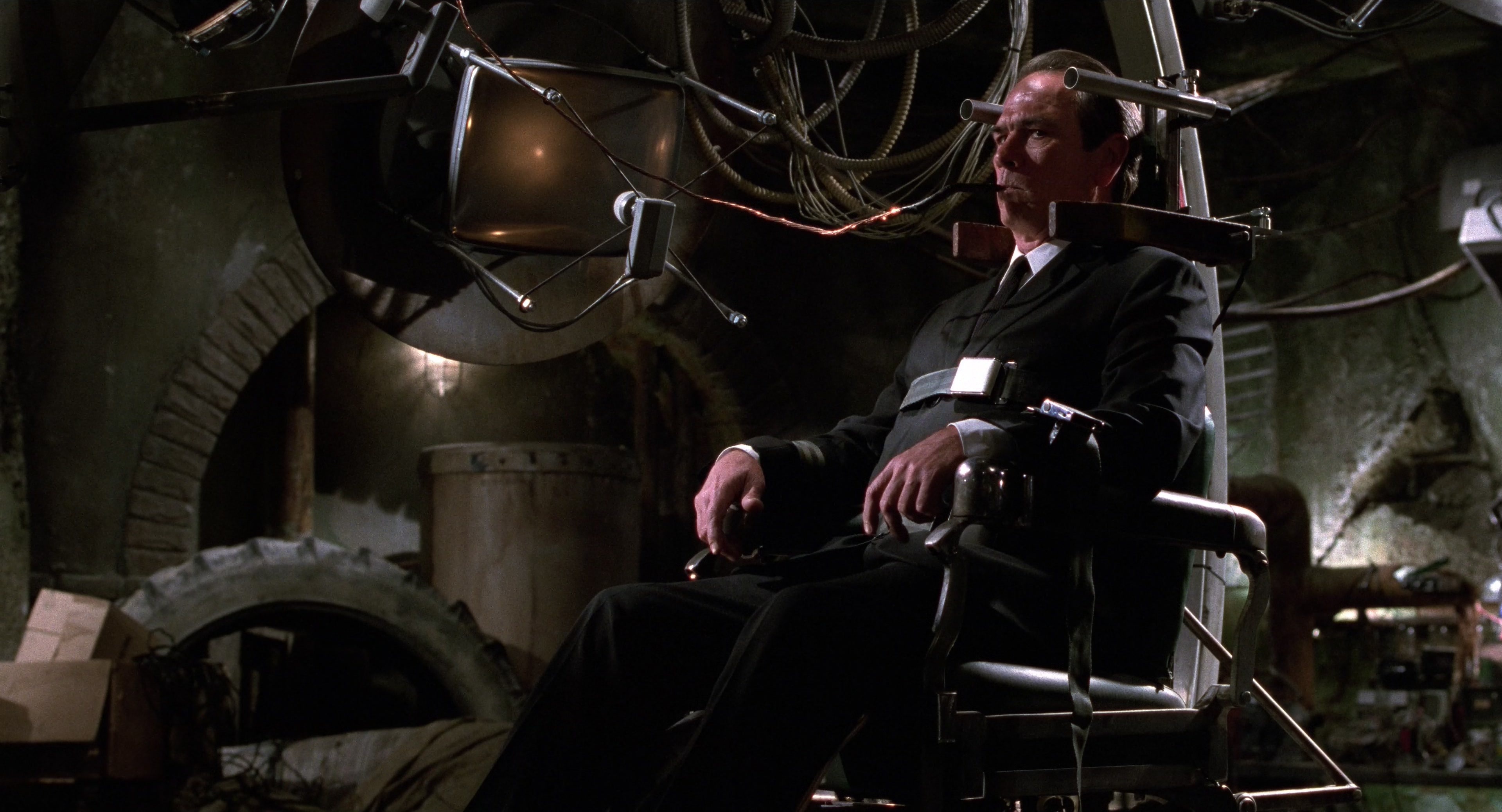Men in Black II (2002), wide, 1.85:1 — film still