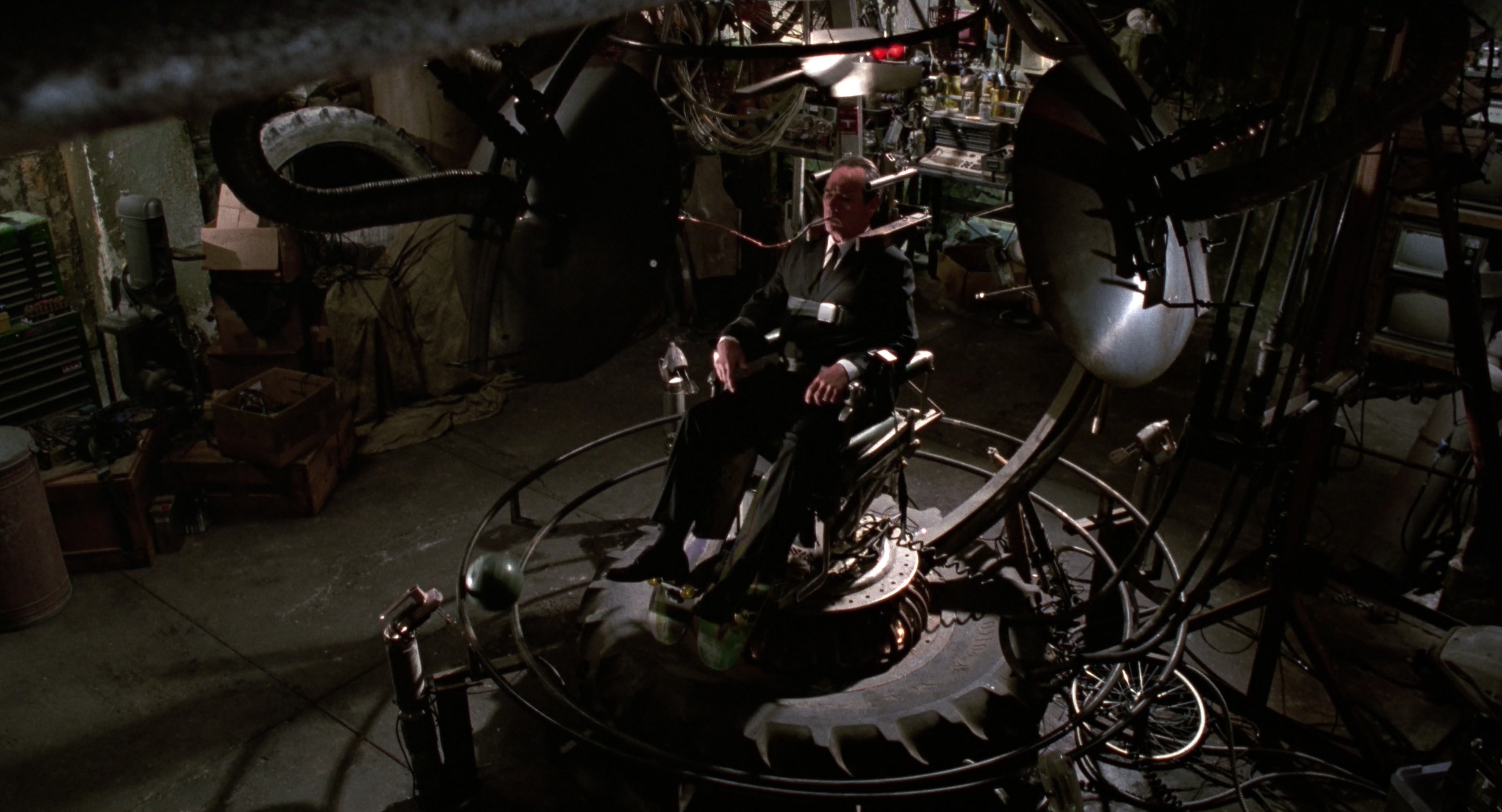Men in Black II (2002), wide, 1.85:1 — film still