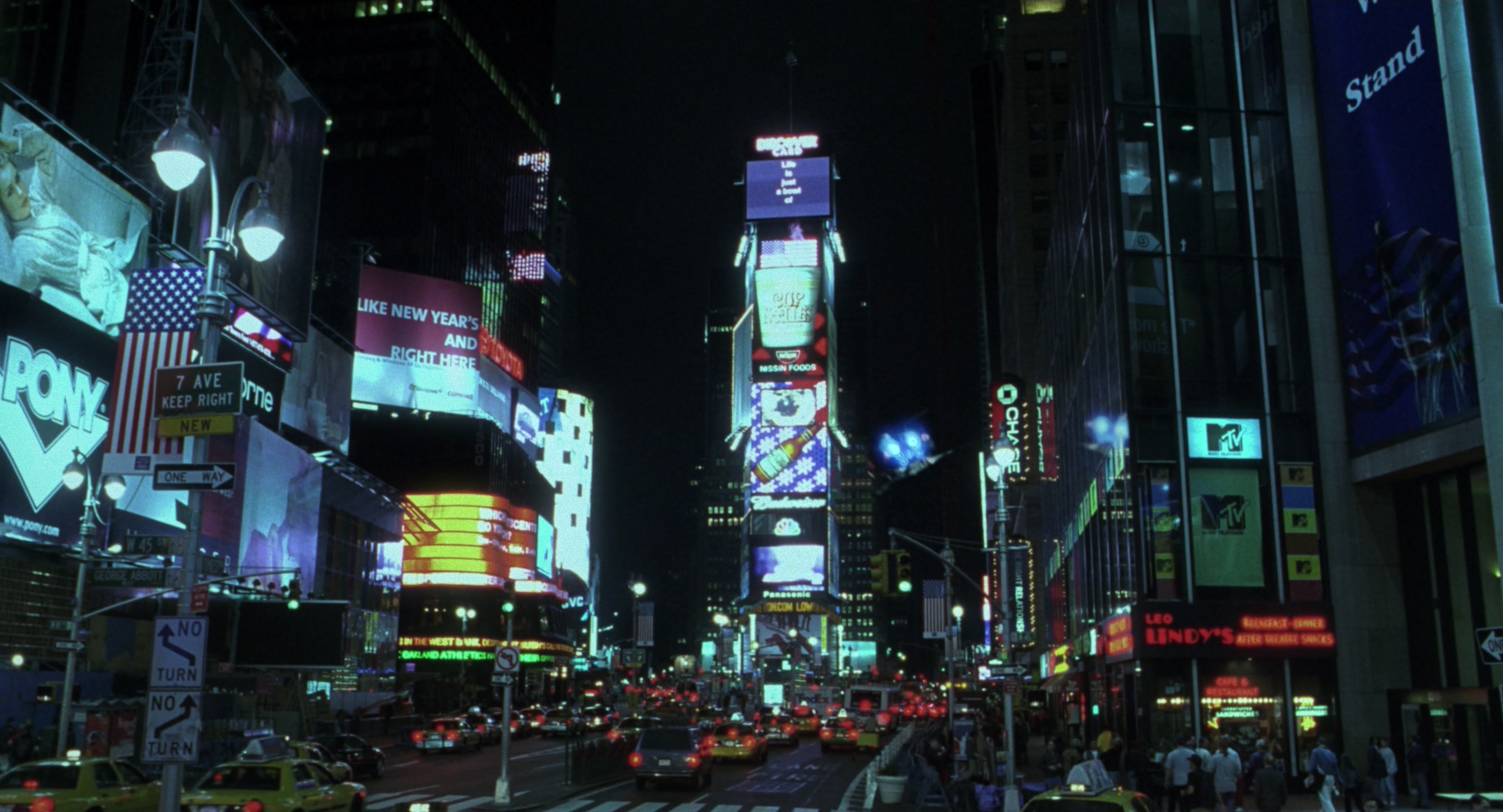 Men in Black II (2002), wide, 1.85:1 — film still