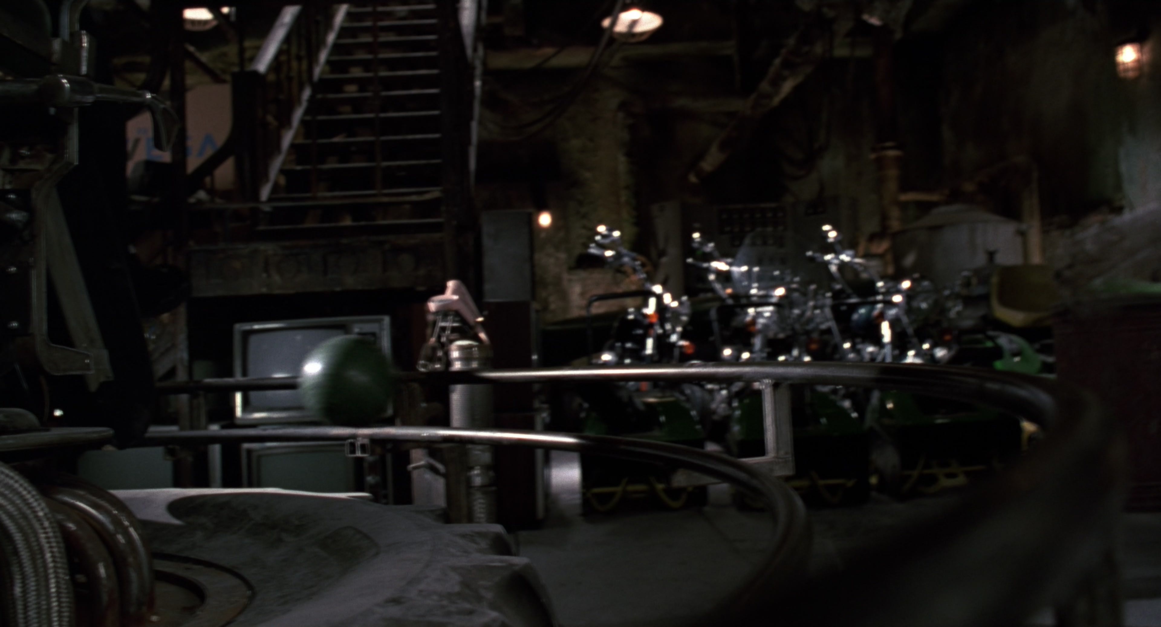 Men in Black II (2002), wide, 1.85:1 — film still