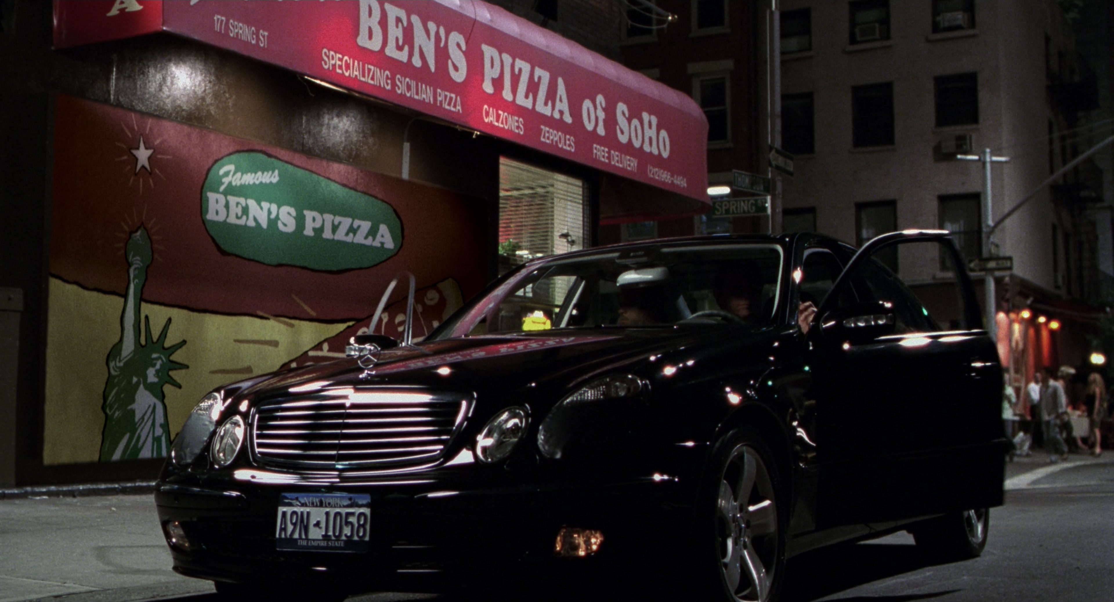 Men in Black II (2002), wide, 1.85:1 — film still