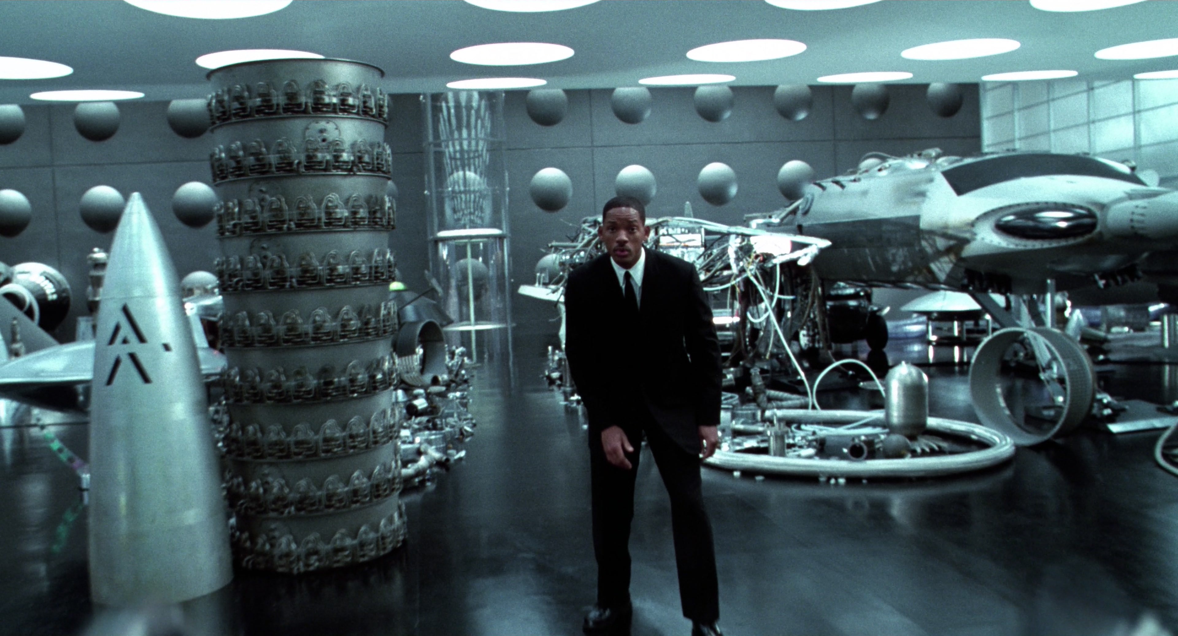 Men in Black II (2002), wide, 1.85:1 — film still