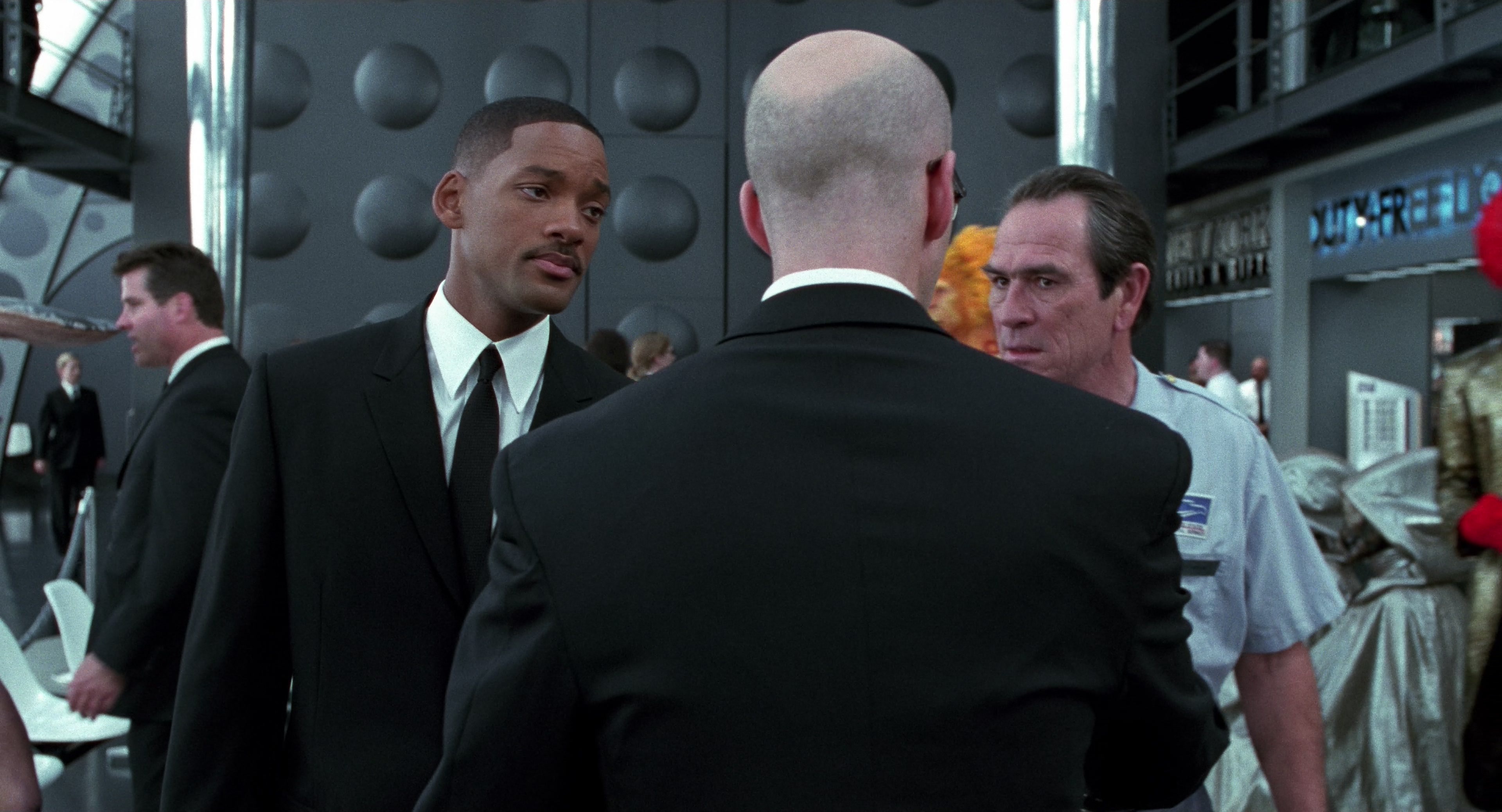Men in Black II (2002), wide, 1.85:1 — film still
