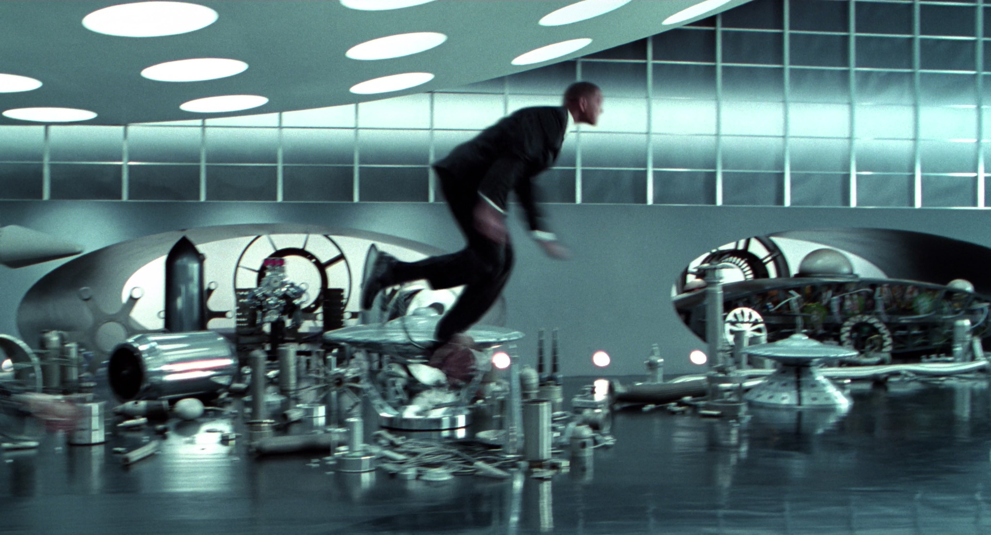 Men in Black II (2002), wide, 1.85:1 — film still