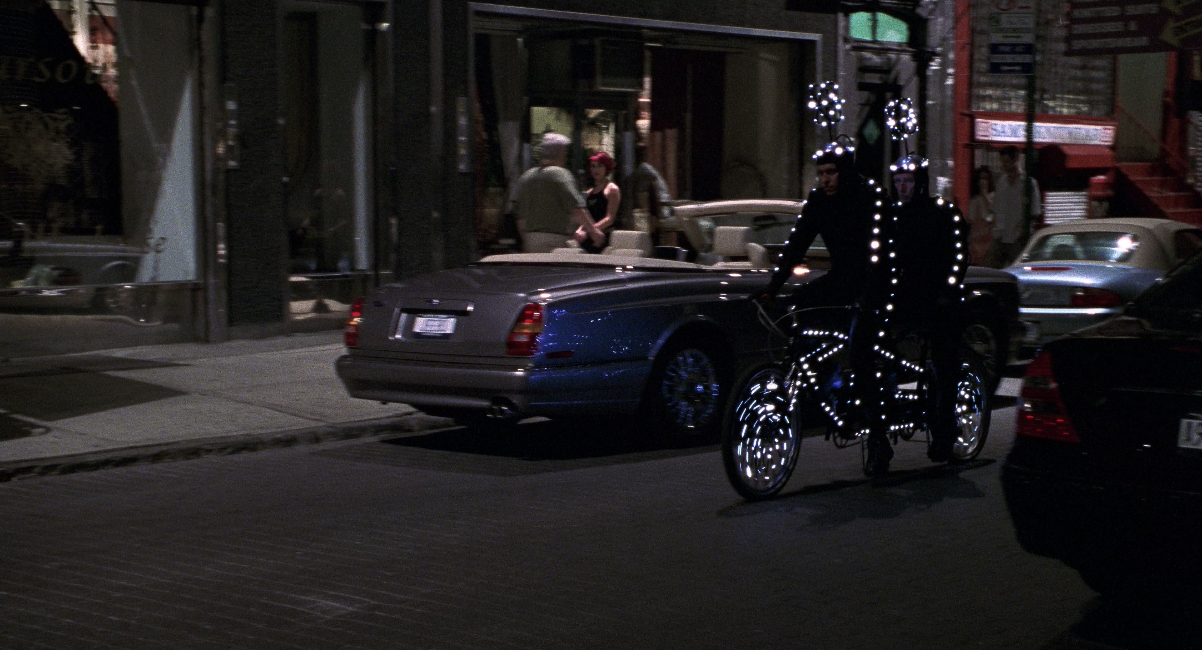 Men in Black II (2002), wide, 1.85:1 — film still