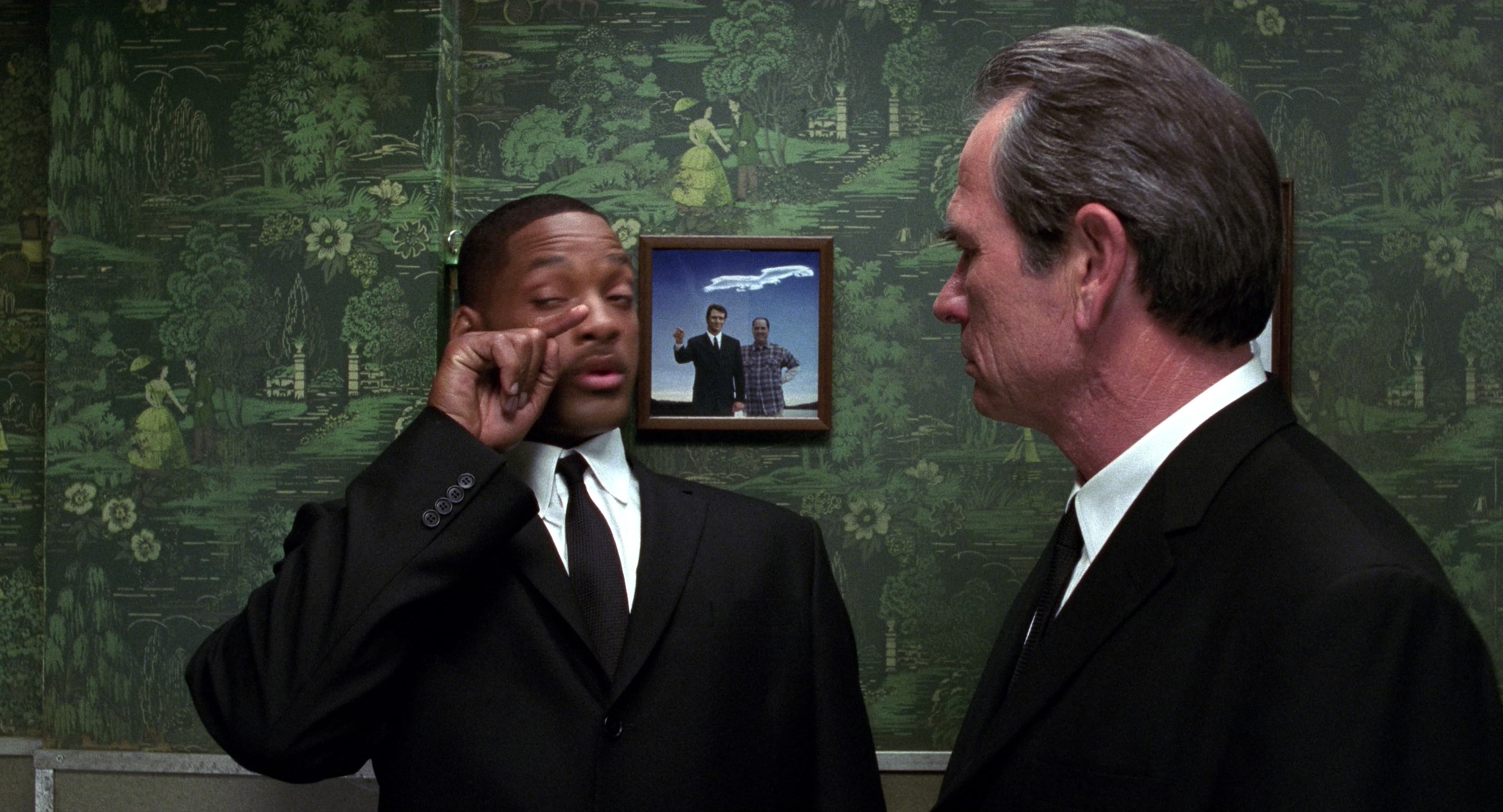 Men in Black II (2002), wide, 1.85:1 — film still