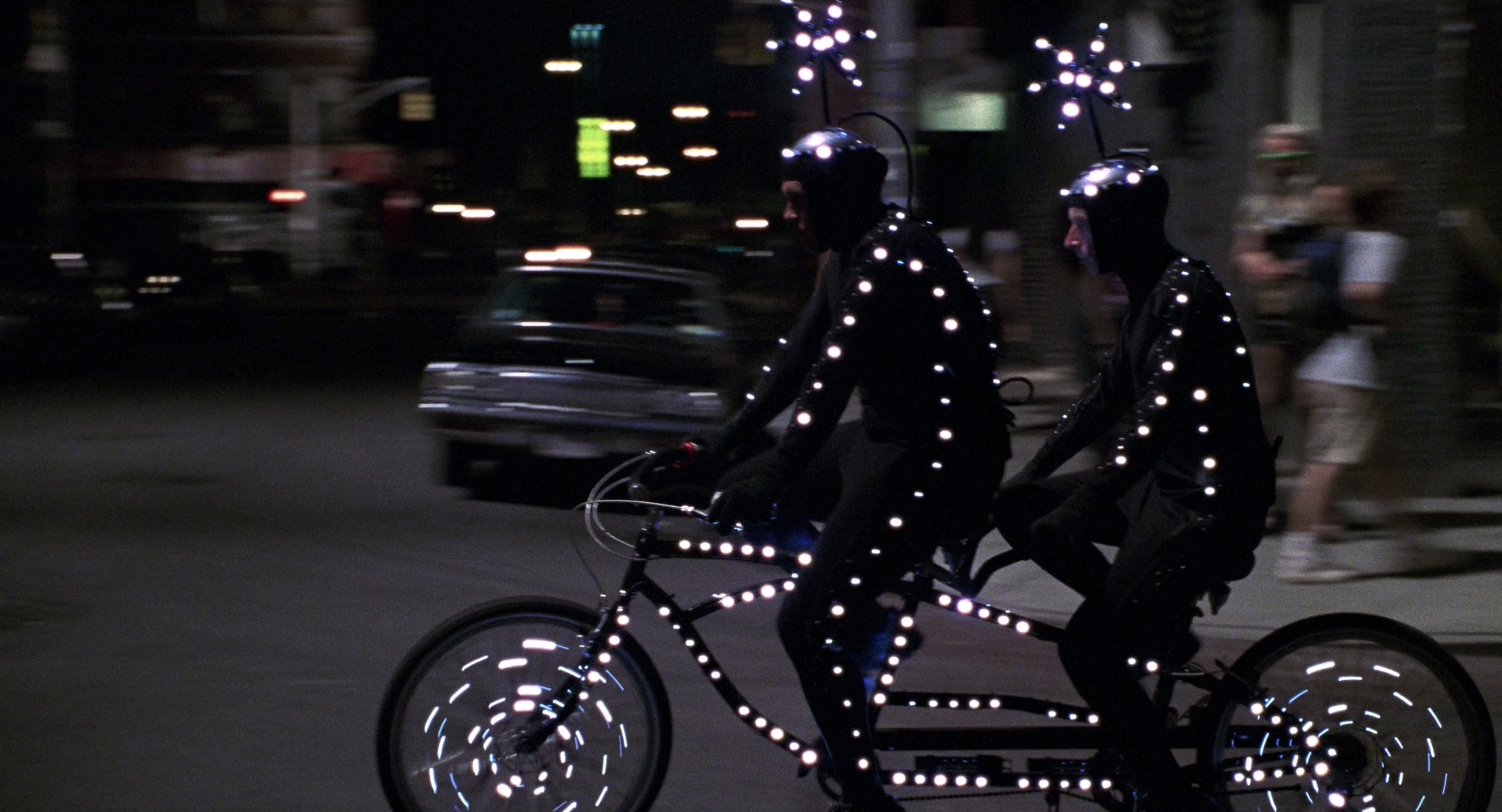 Men in Black II (2002), wide, 1.85:1 — film still