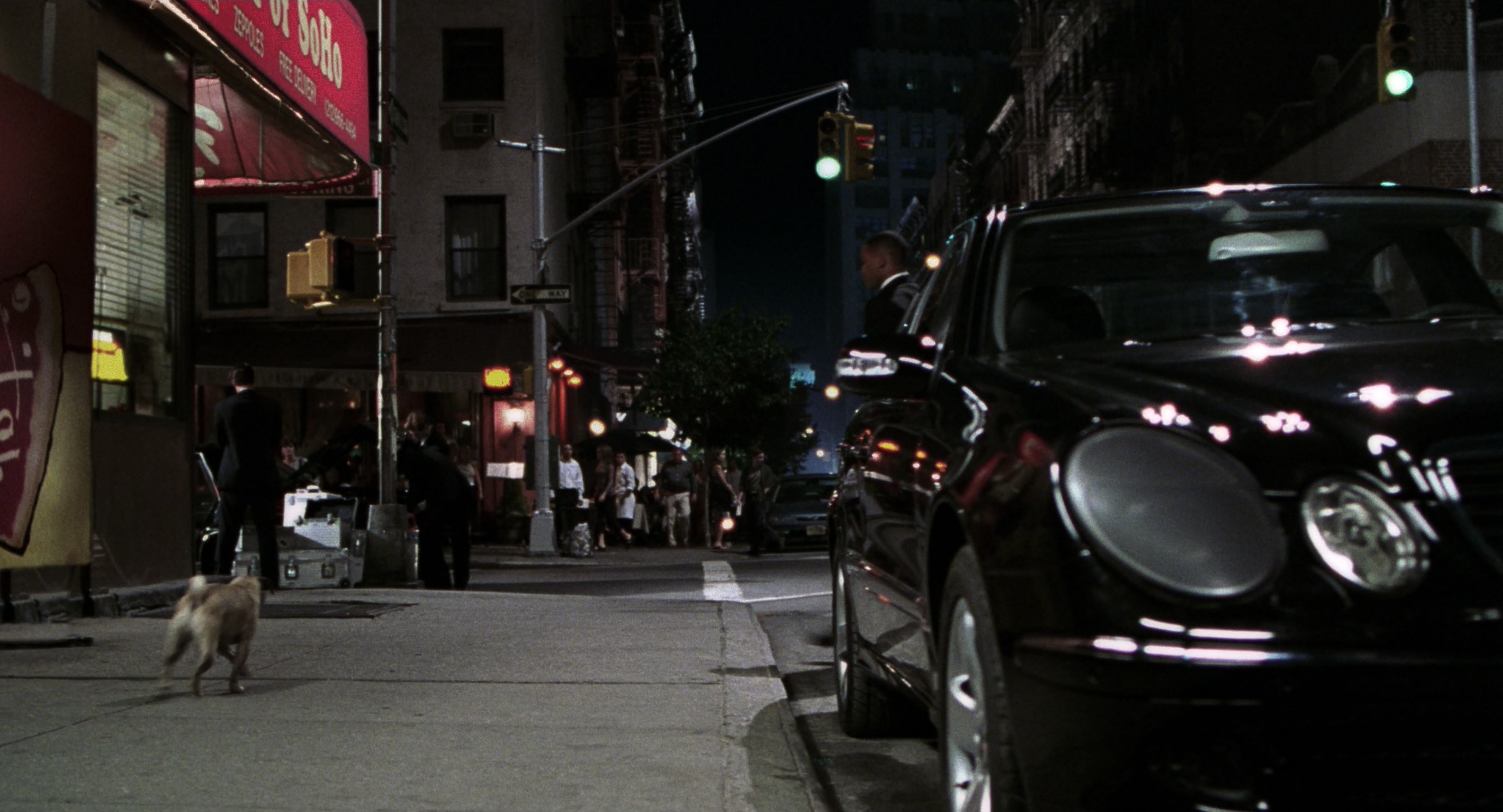 Men in Black II (2002), wide, 1.85:1 — film still
