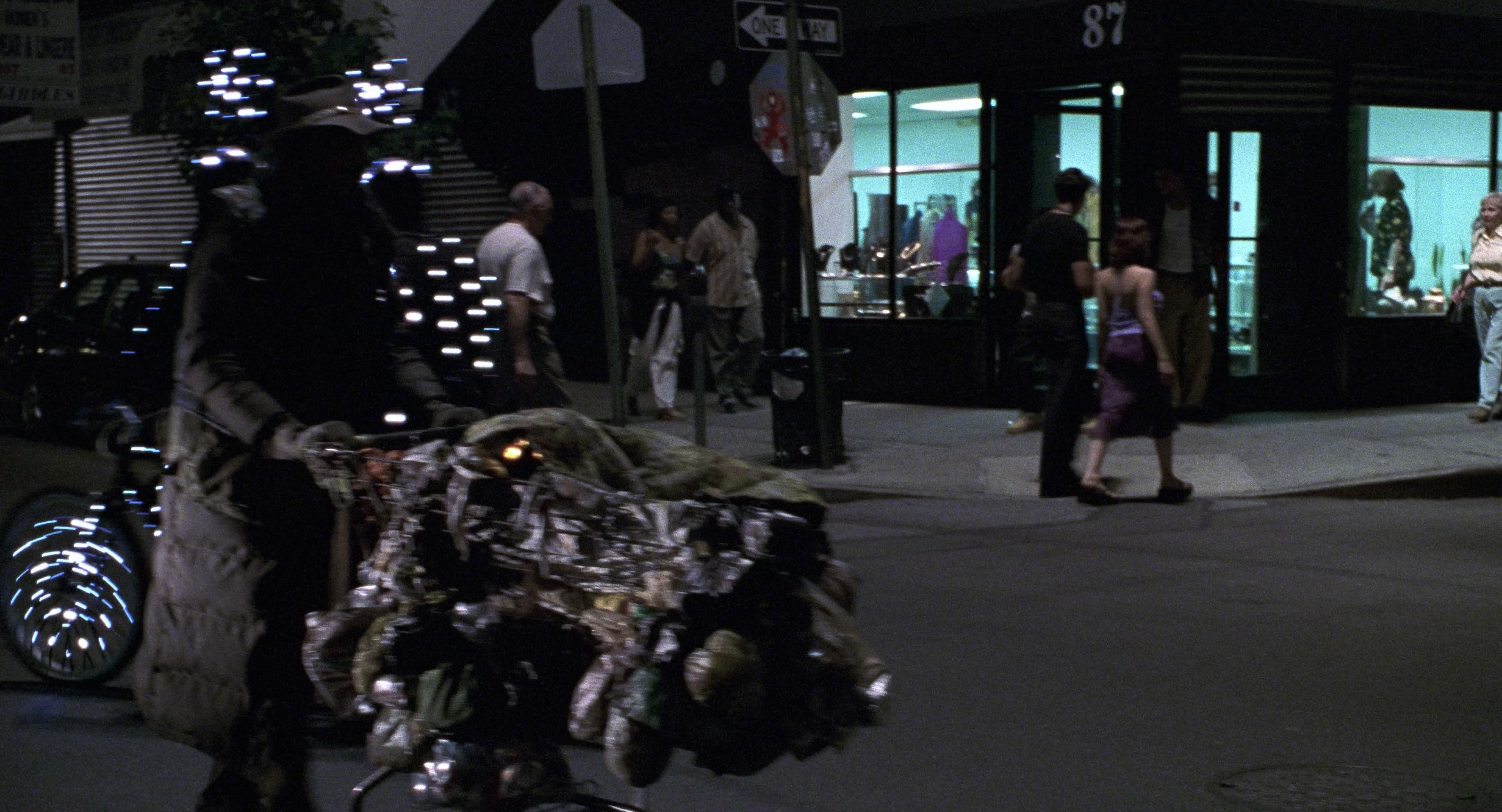 Men in Black II (2002), wide, 1.85:1 — film still