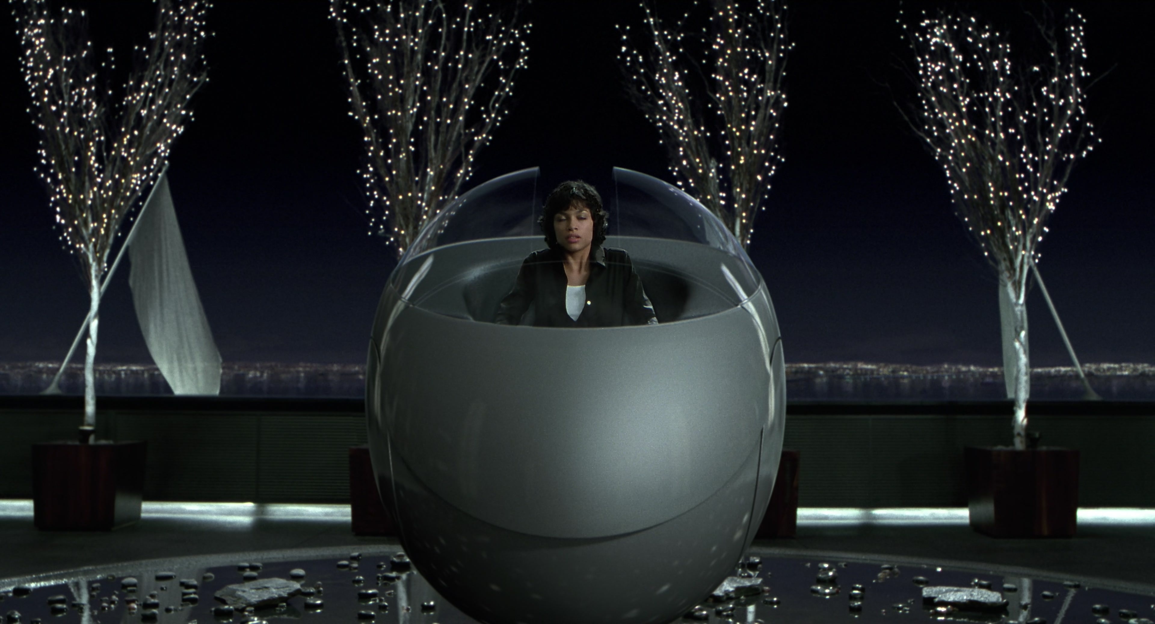 Men in Black II (2002), wide, 1.85:1 — film still