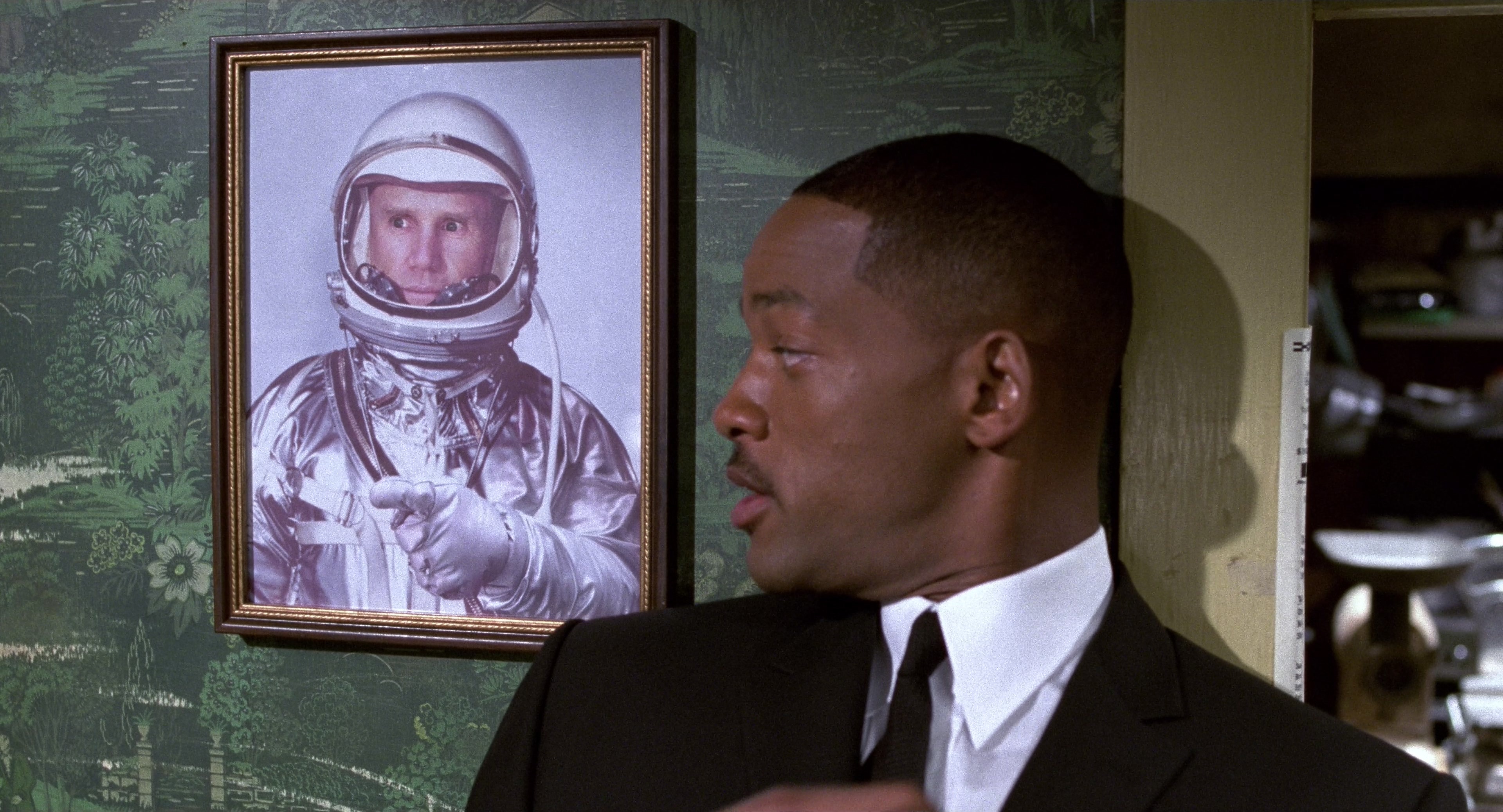 Men in Black II (2002), medium, 1.85:1 — film still