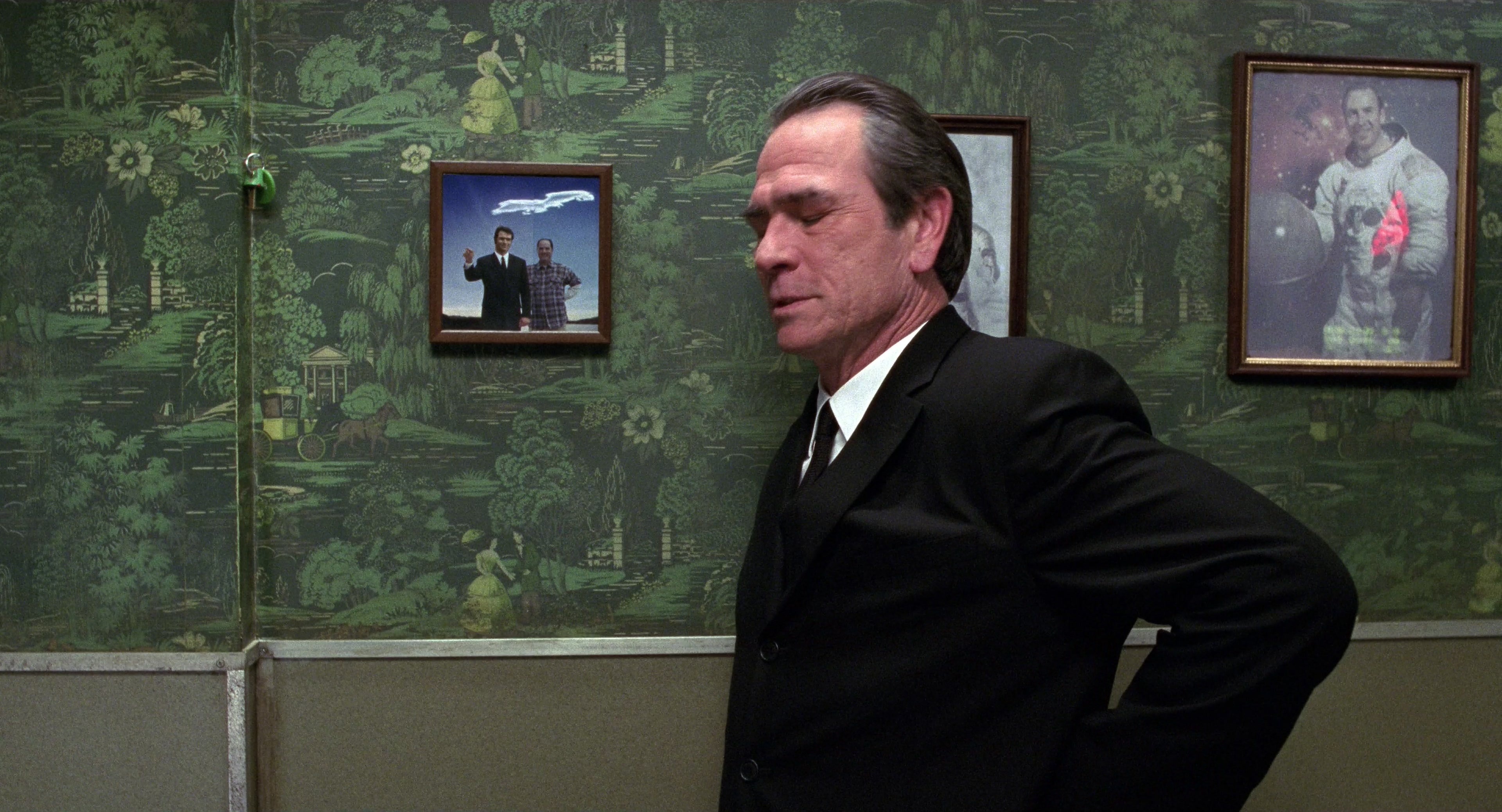 Men in Black II (2002), wide, 1.85:1 — film still