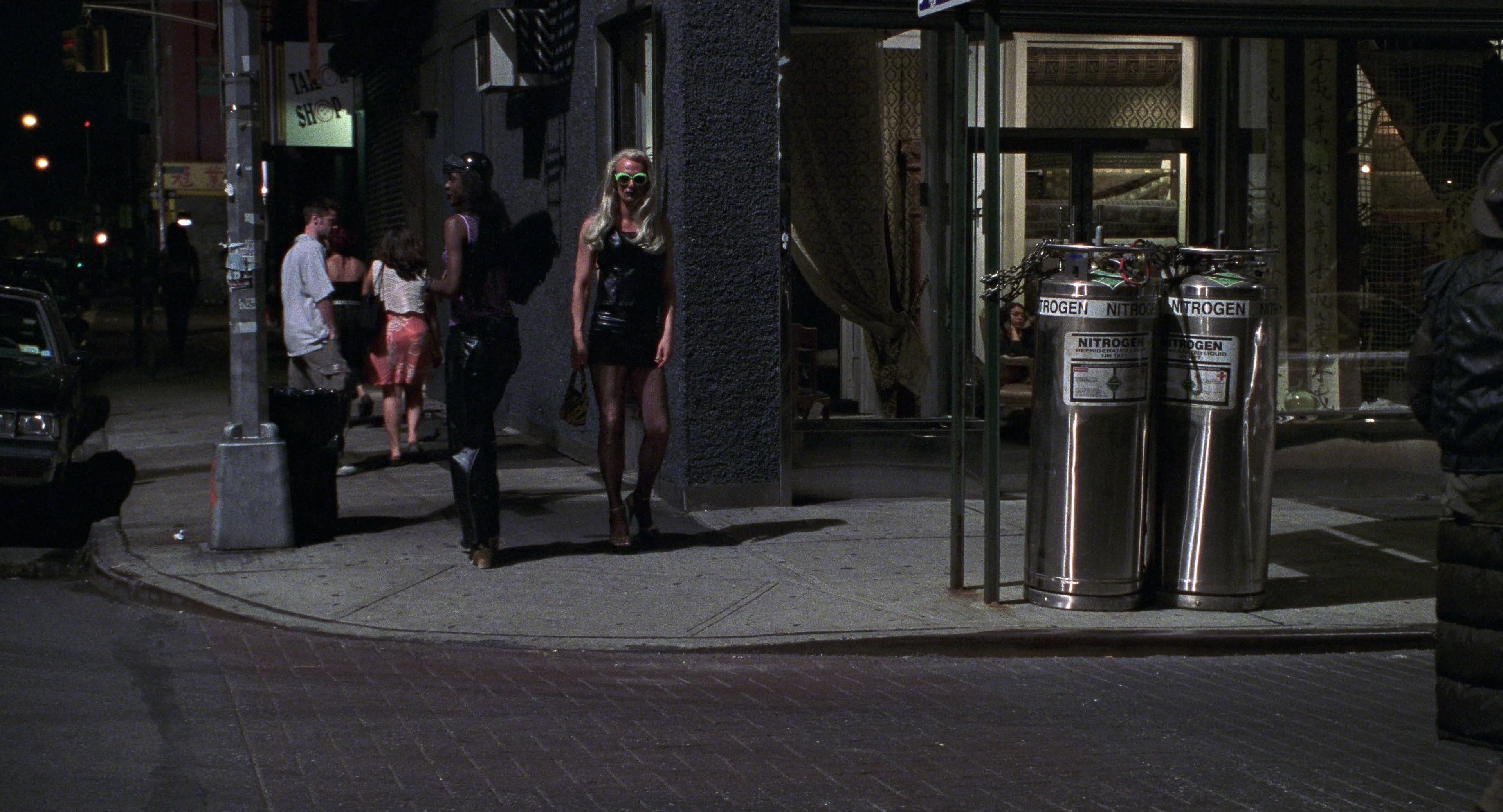 Men in Black II (2002), wide, 1.85:1 — film still