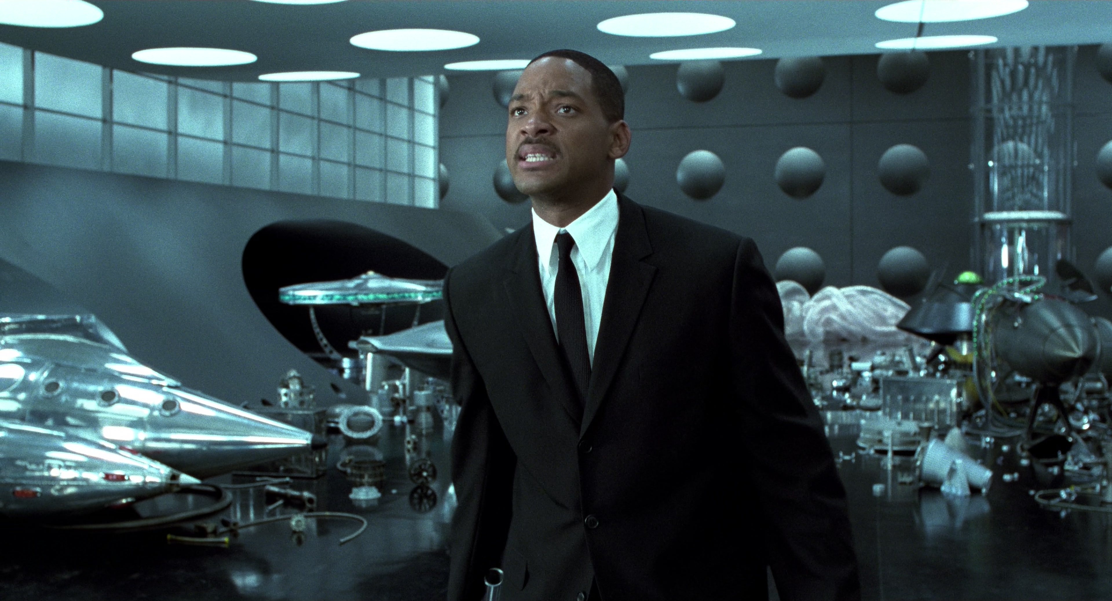 Men in Black II (2002), wide, 1.85:1 — film still