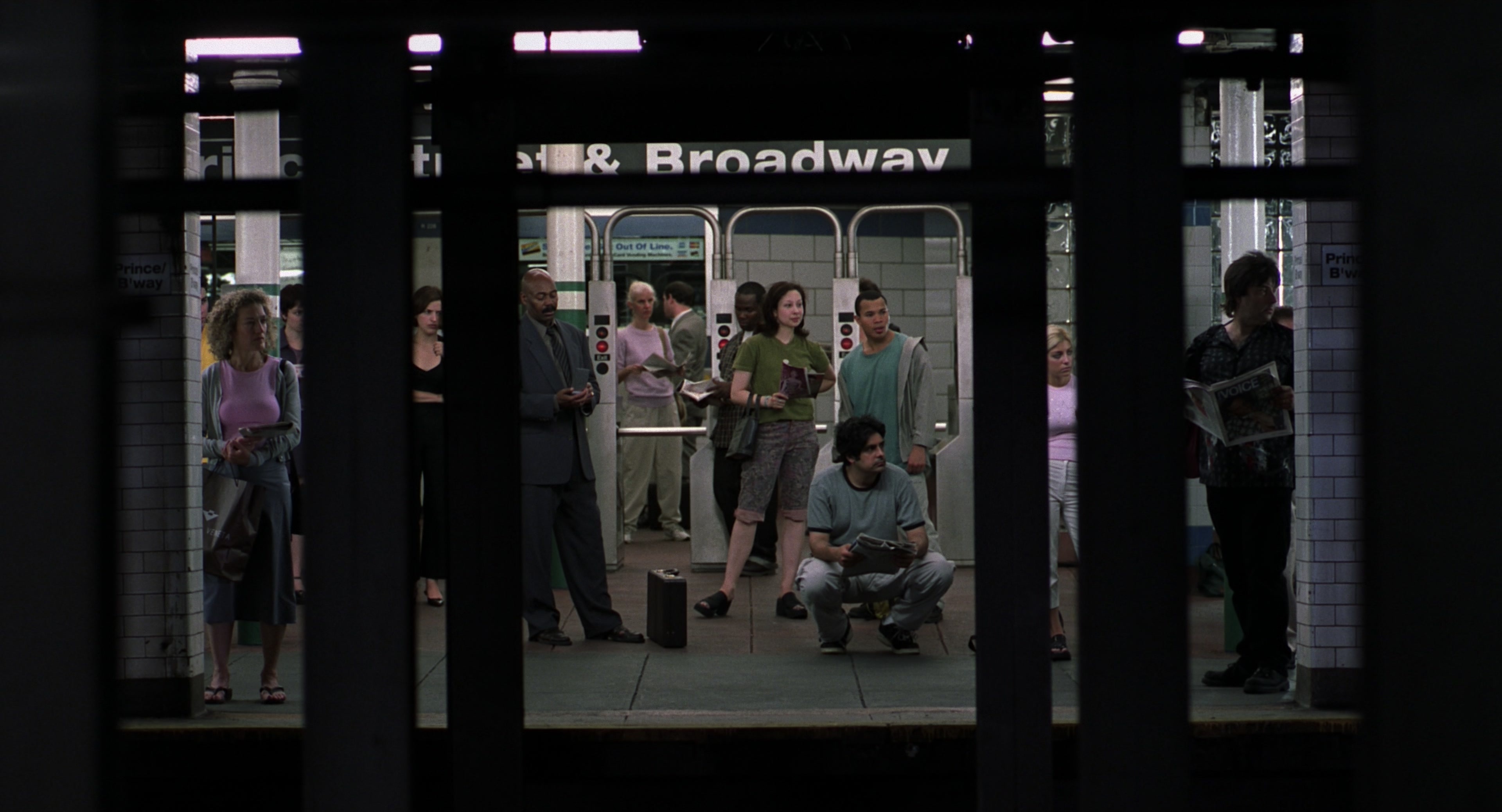 Men in Black II (2002), wide, 1.85:1 — film still
