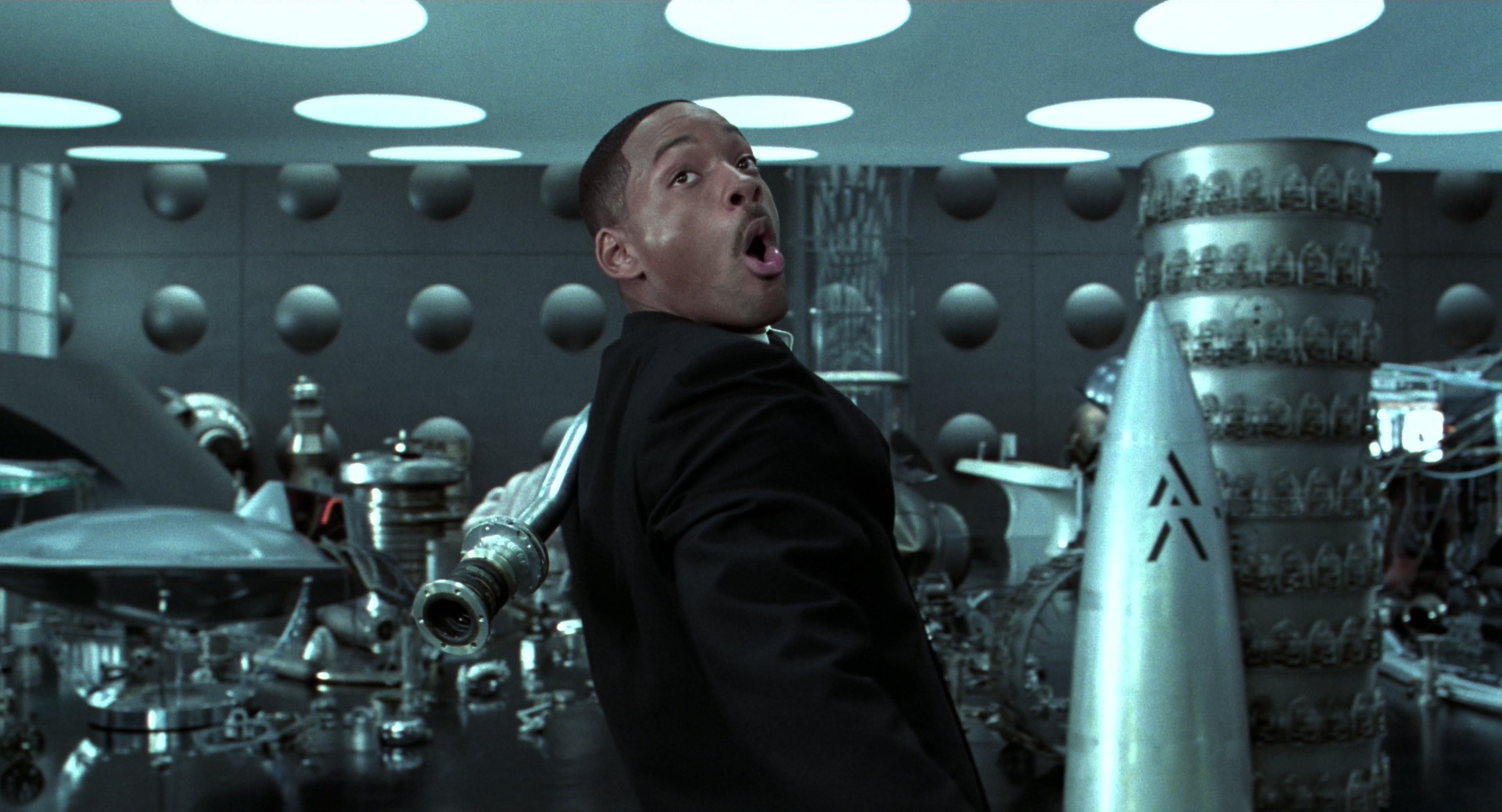 Men in Black II (2002), wide, 1.85:1 — film still