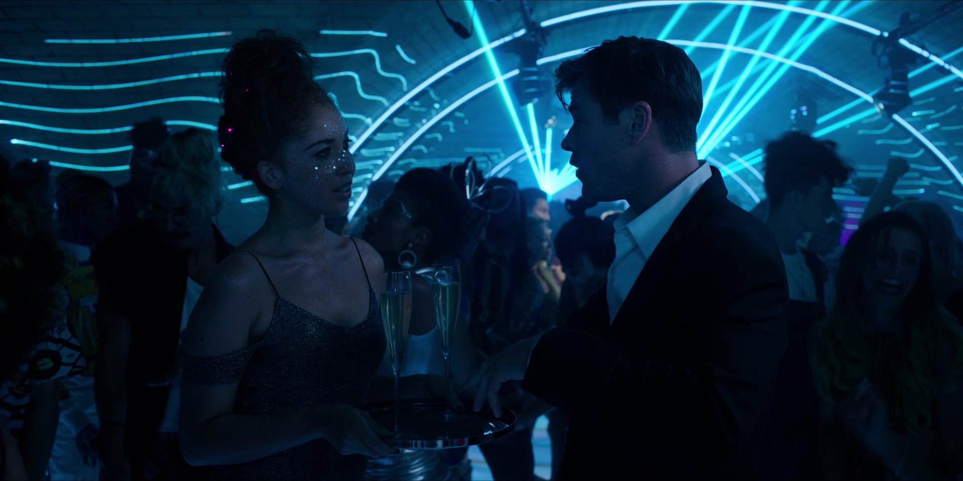 Men in Black International (2019), wide, 2.00:1 — film still